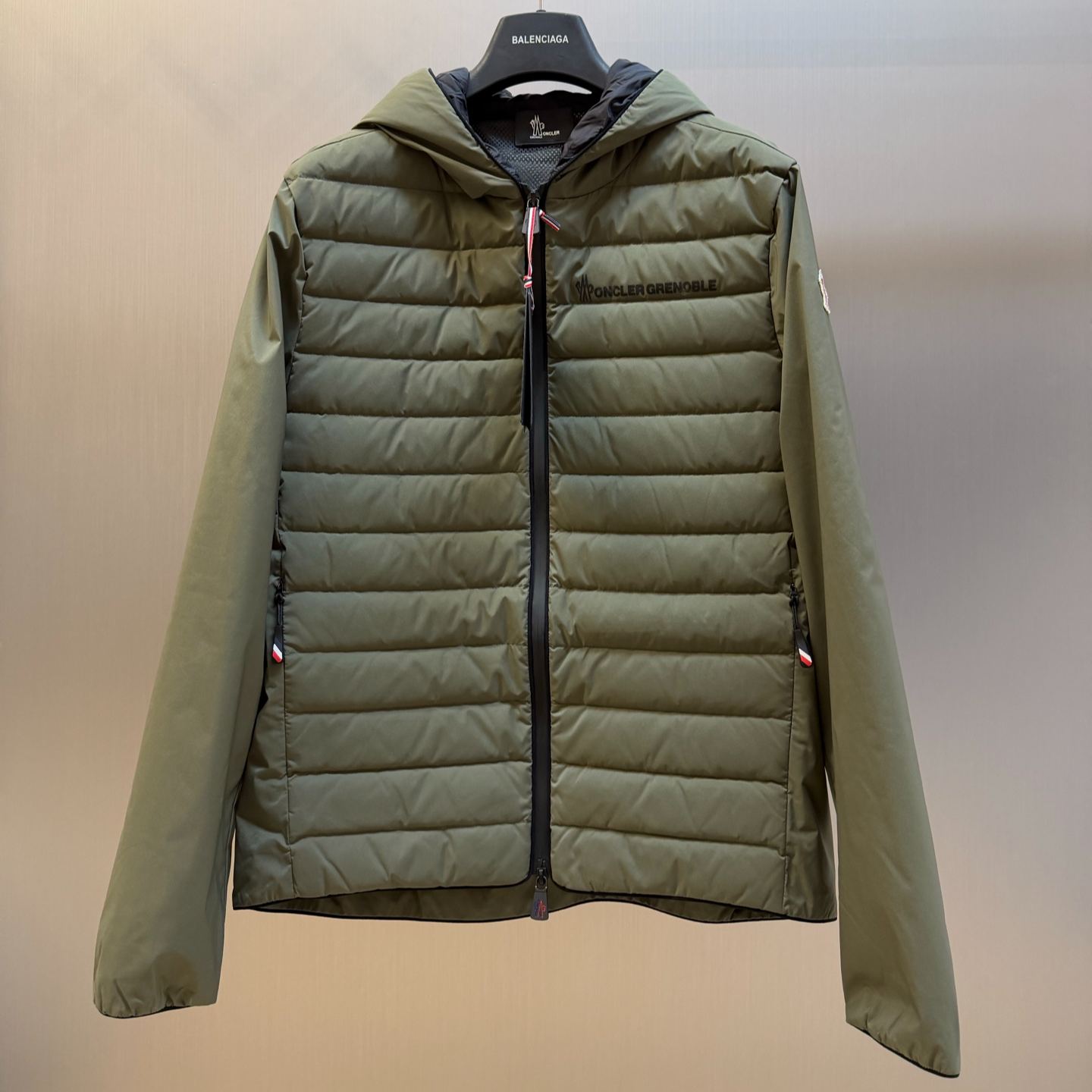 Moncler Men's Padded Zip-Up Sweatshirt（K20978G0003289ALV999）