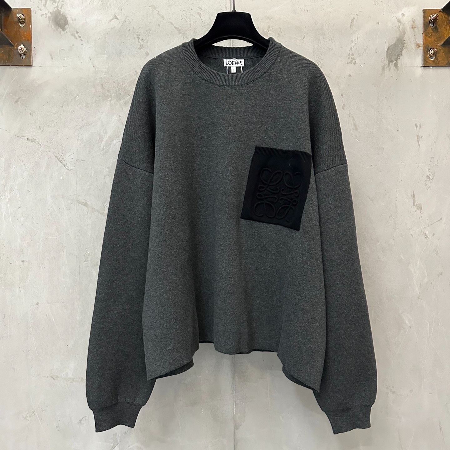 LOEWE Anagram Pocket Sweater (H526Y14KOG）