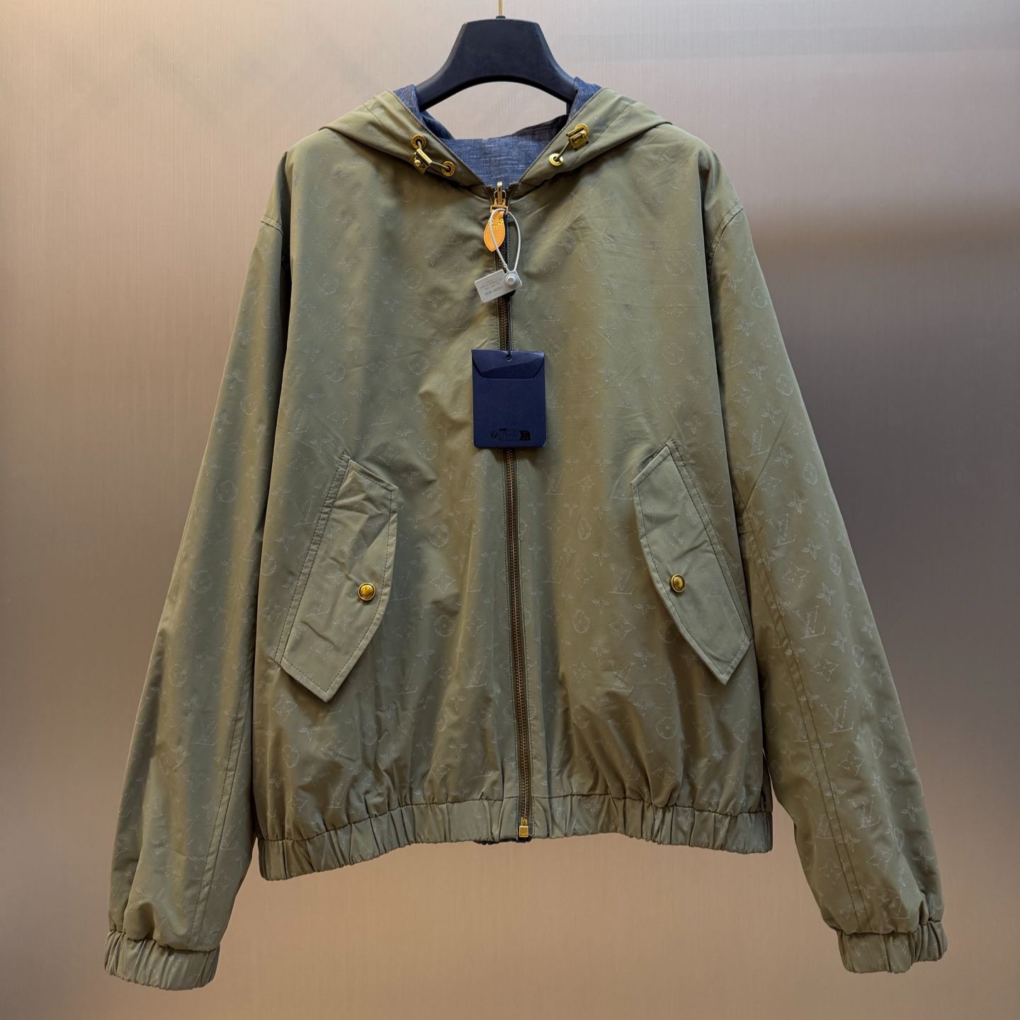 Louis Vuitton Monogram-pattern reversible reflective trench coat（1AKOFQ）