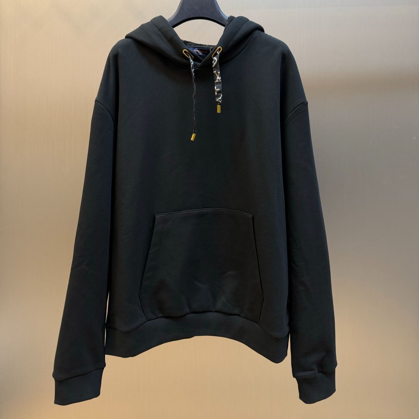 Louis Vuitton Hoodie with Signature Details（1AKM51）