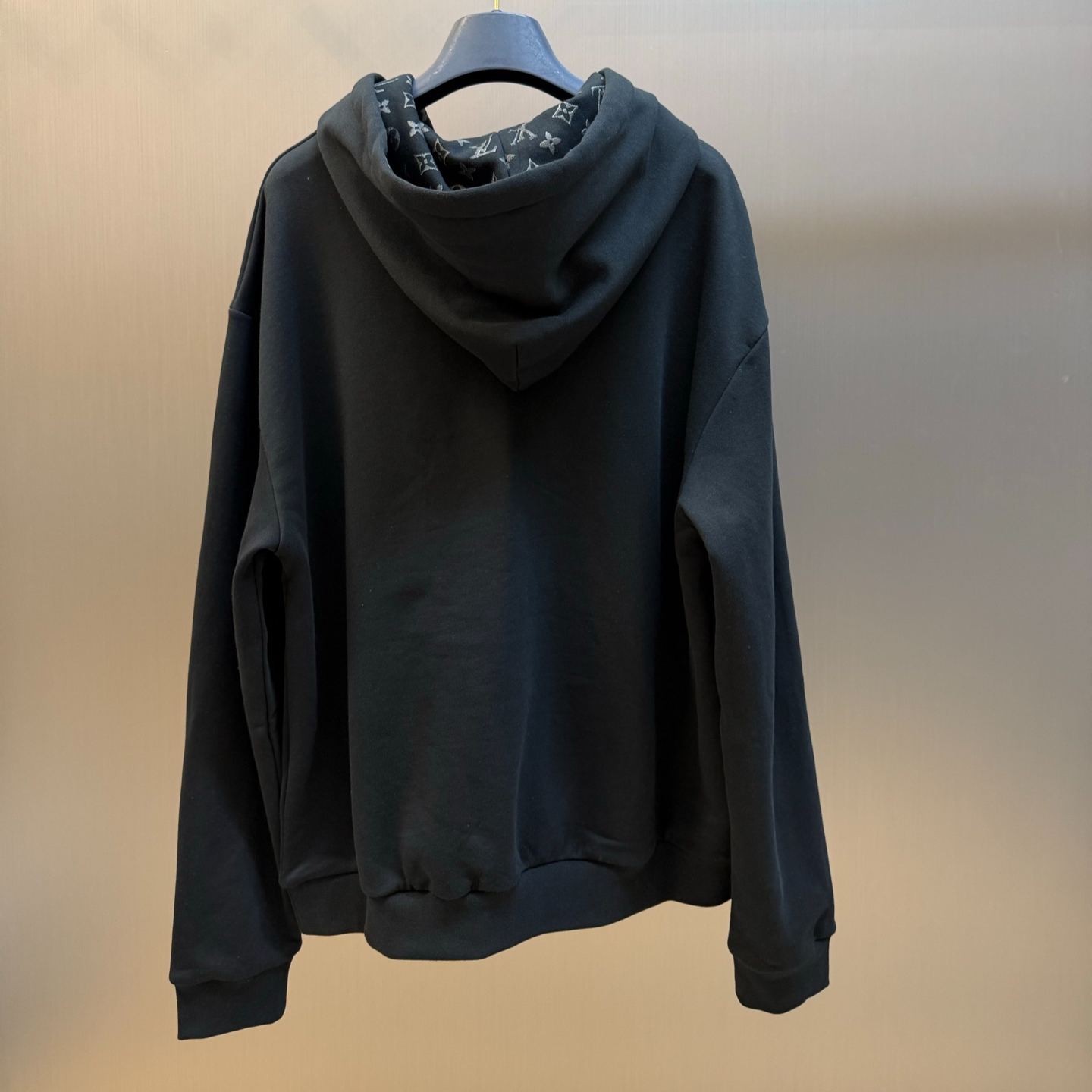 Louis Vuitton Hoodie with Signature Details（1AKM51）