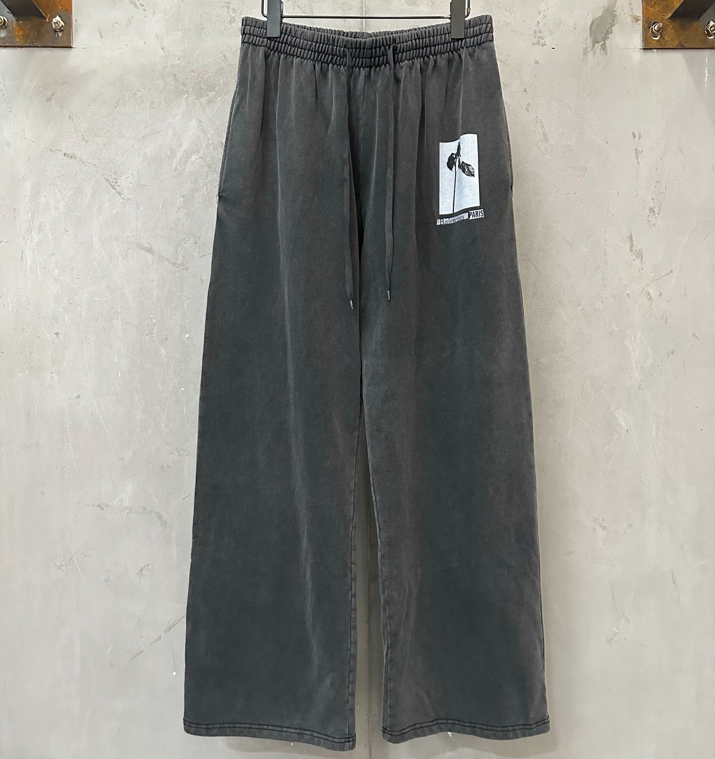 Balenciaga "A Thing of Beauty" Loose-Fit Sweatpants (871496TVVK31041）