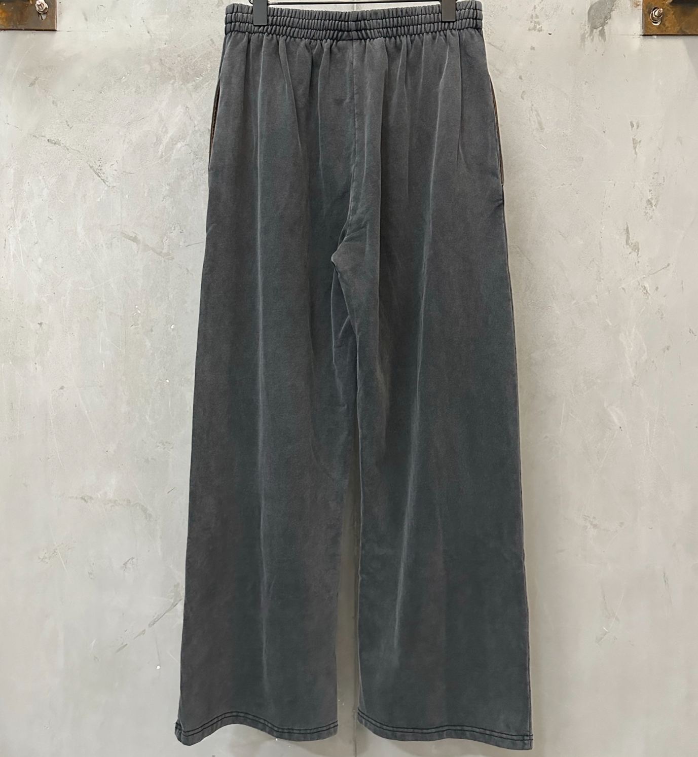 Balenciaga "A Thing of Beauty" Loose-Fit Sweatpants (871496TVVK31041）