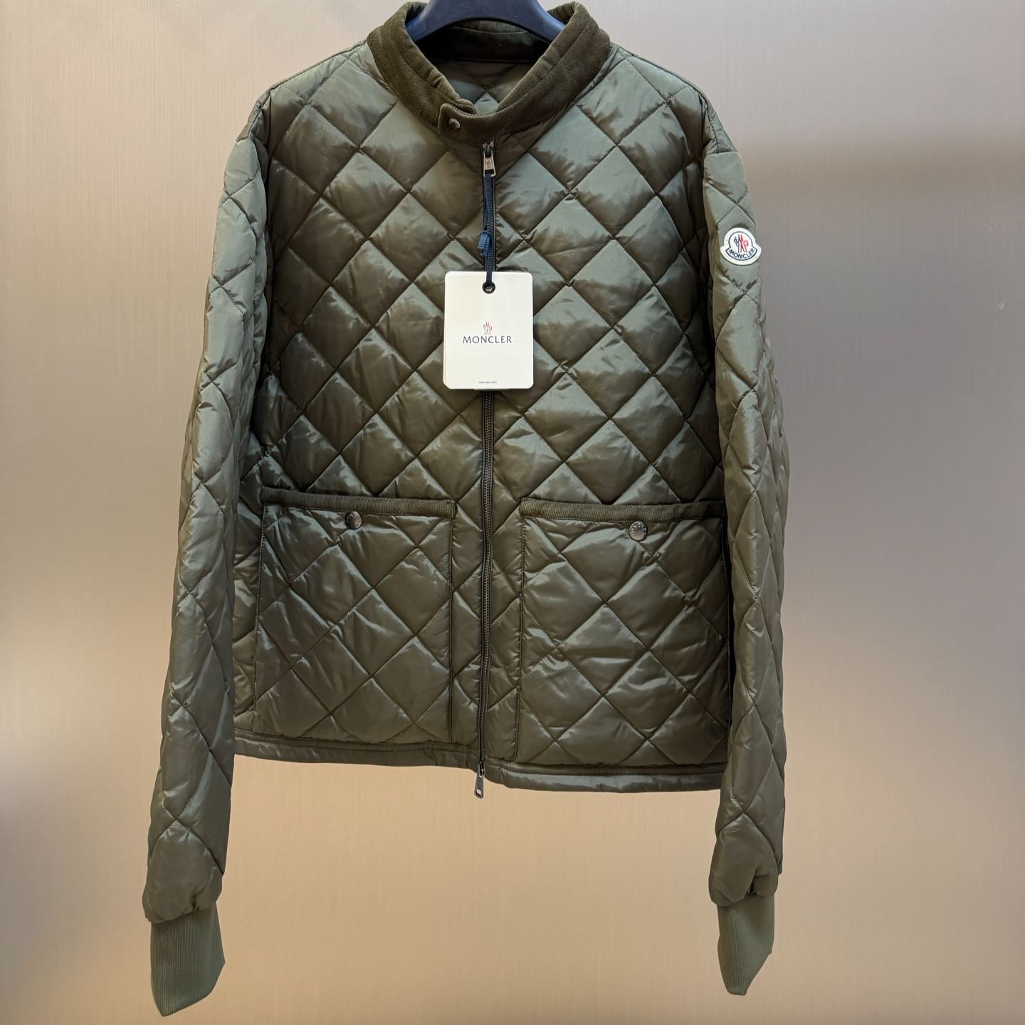Moncler Eclal Men's Short Down Jacket（L20911A00137539ZD999）