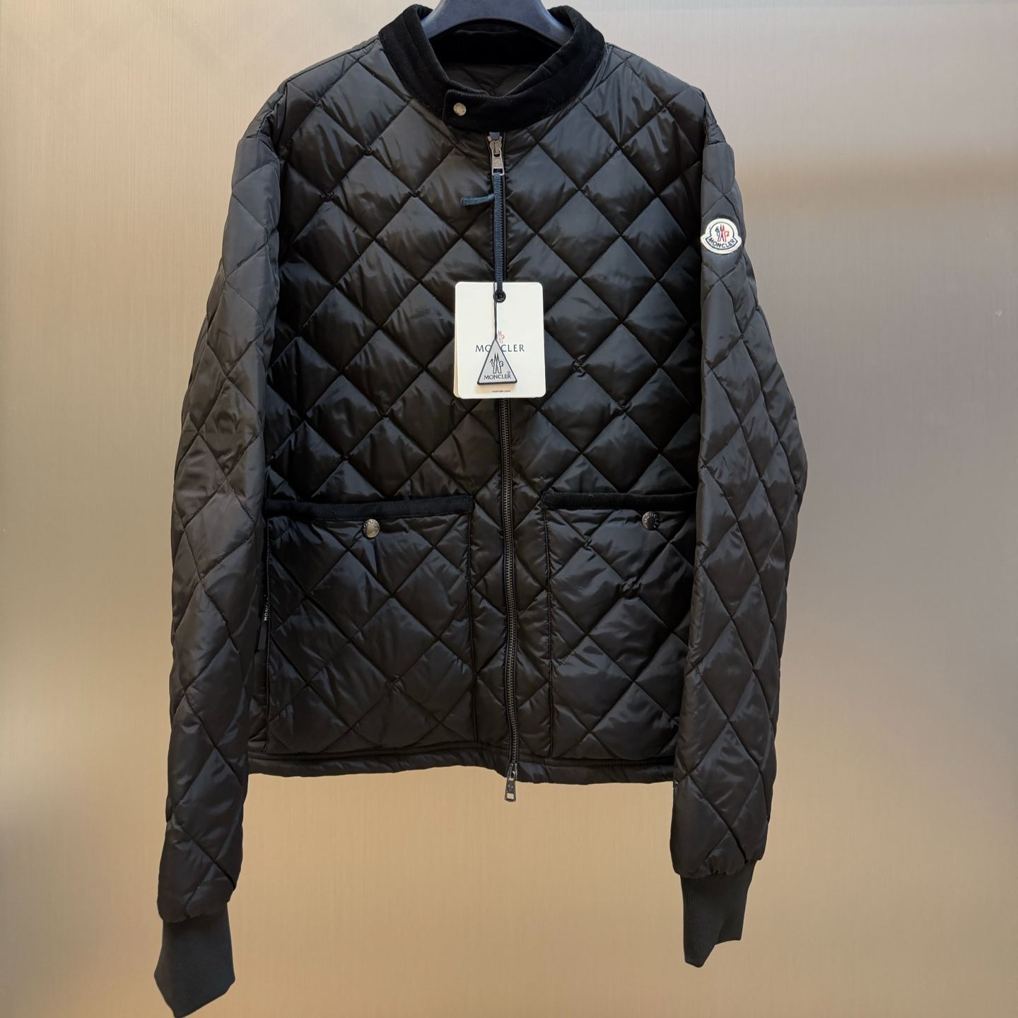 Moncler Eclal Men's Short Down Jacket（L20911A00137539ZD999）