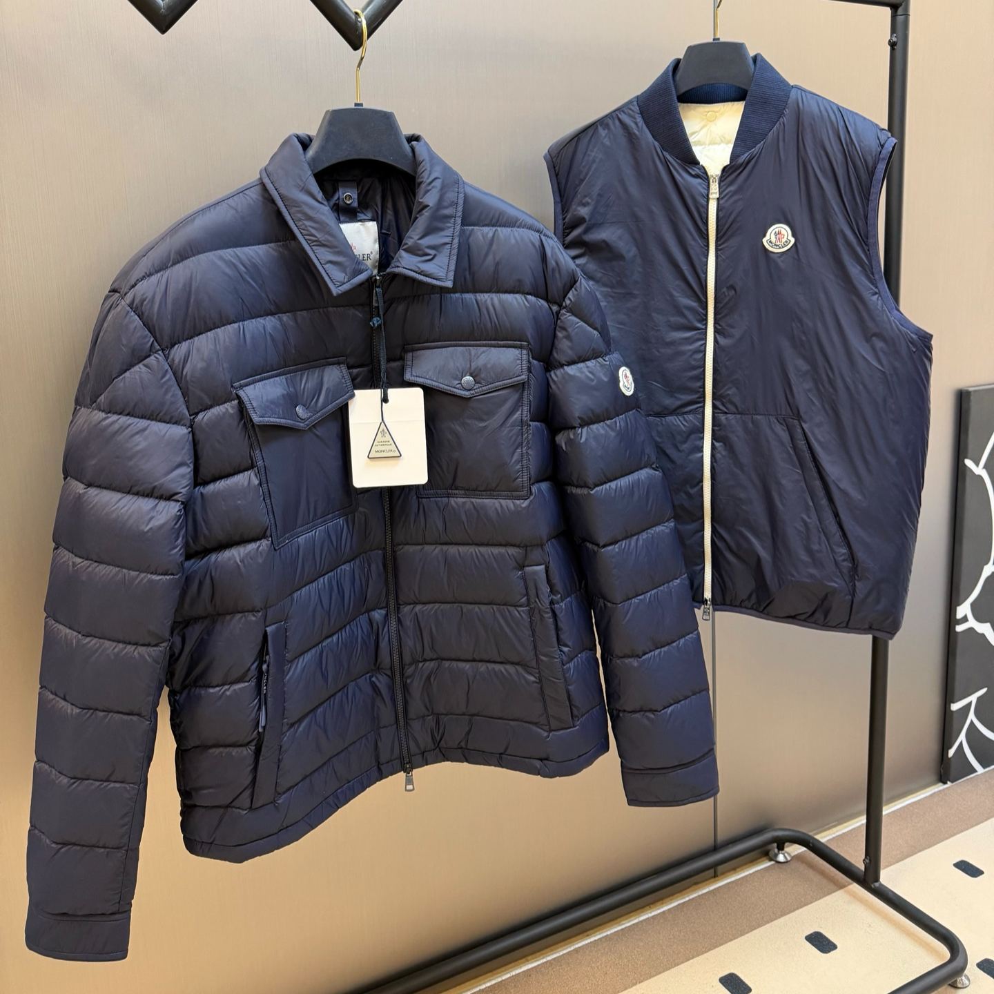 Moncler Vydori Men’s 3-in-1 Short Down Jacket（L20911G00006599Q0780）