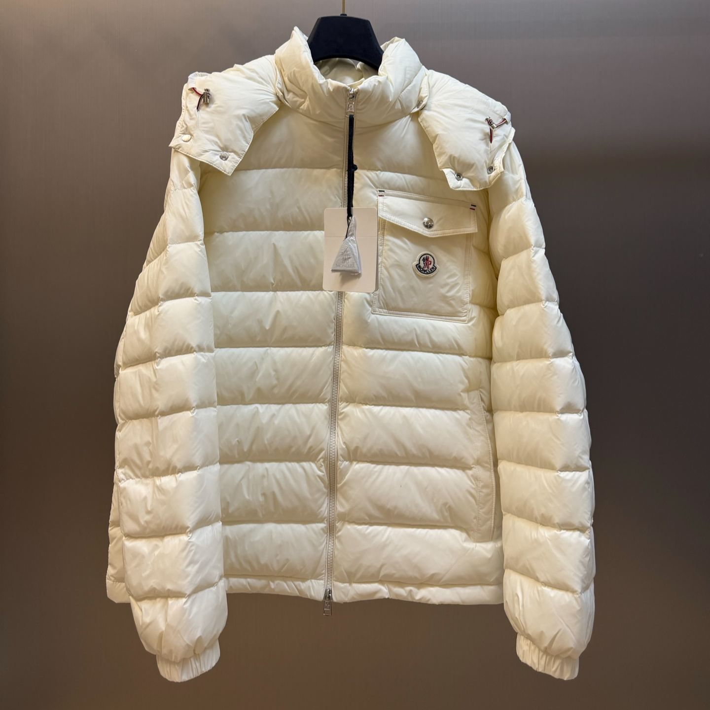 Moncler Verith Men’s Hooded Short Down Jacket（L20911A00004599Q0999）