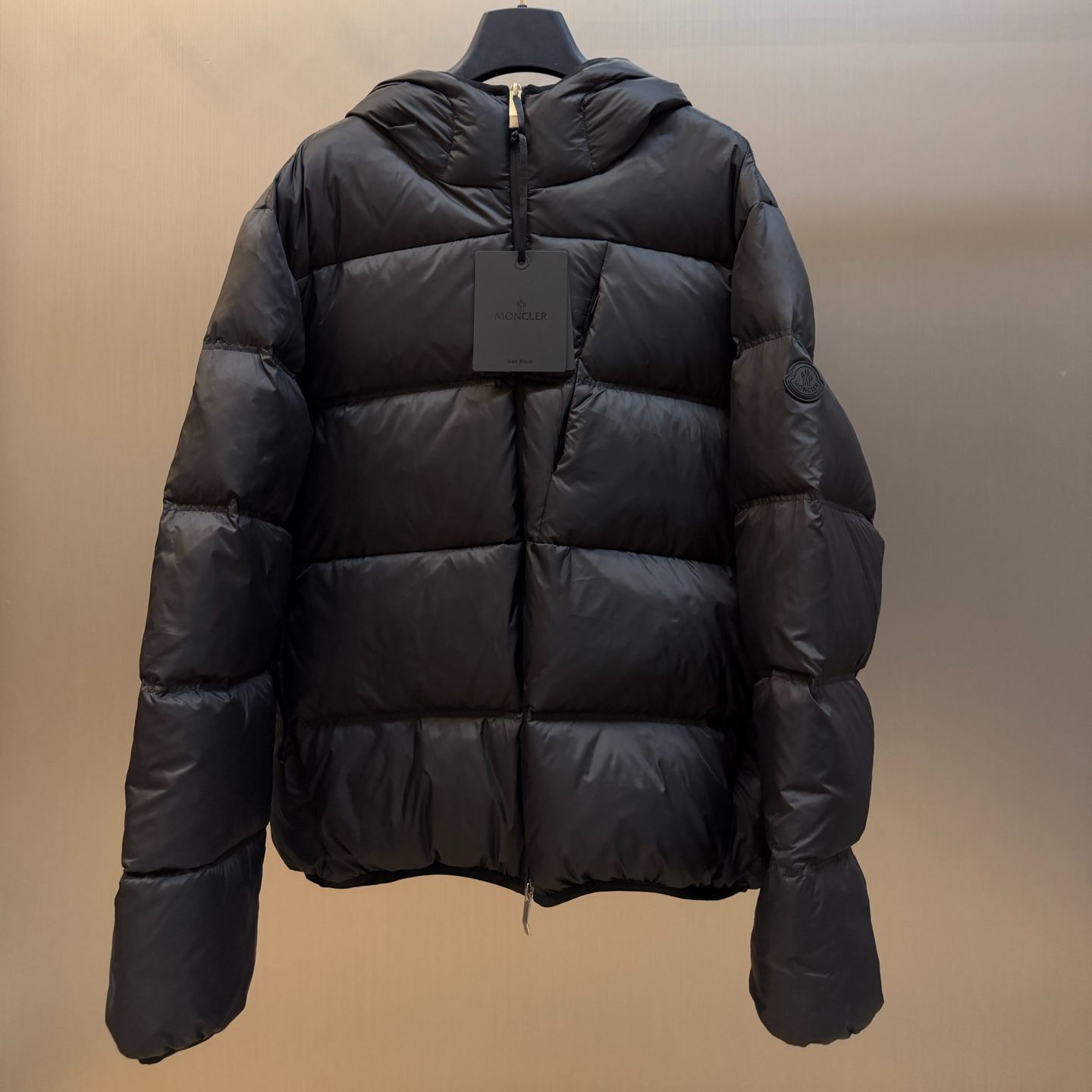 Moncler Portevin Hooded Short Down Jacket（L20911A00242597YD999）