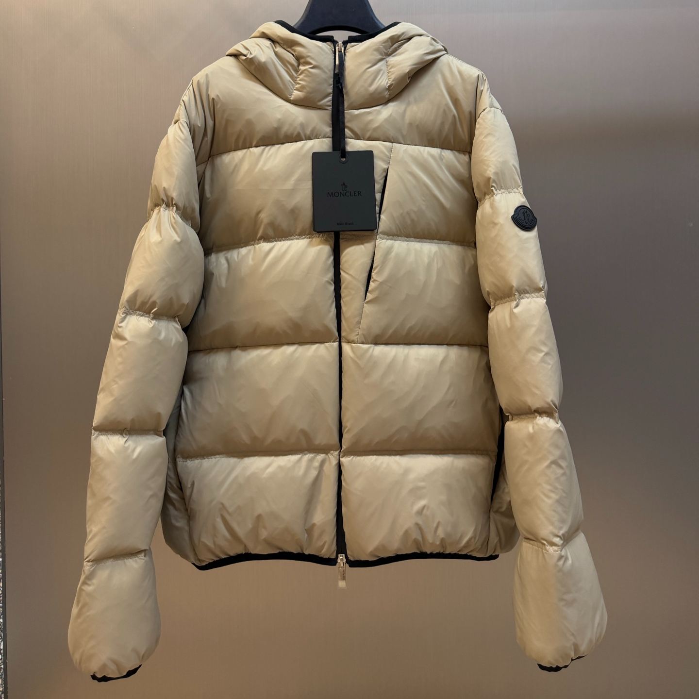 Moncler Portevin Hooded Short Down Jacket（L20911A00242597YD999）