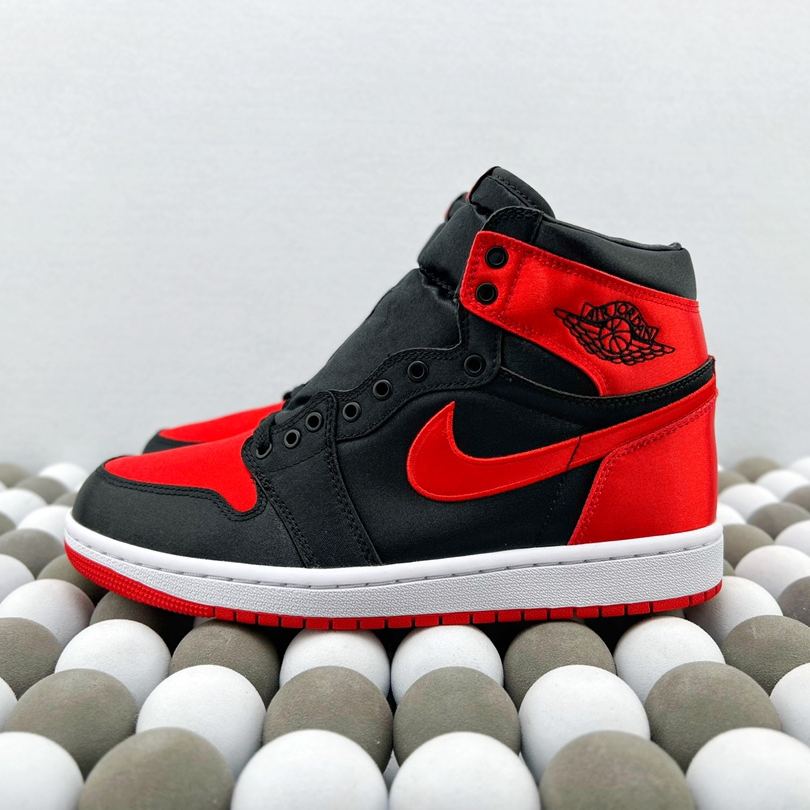 【SALE】Nike Air Jordan 1 Retro High OG "Satin Bred"（FD4810-061）