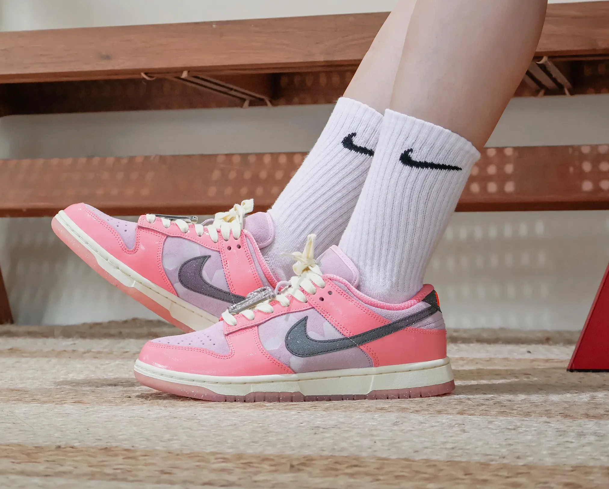 NIKE DUNK LOW BARBIE 芭比粉色水鑽金蔥勾女生復古休閒鞋FN8927-621