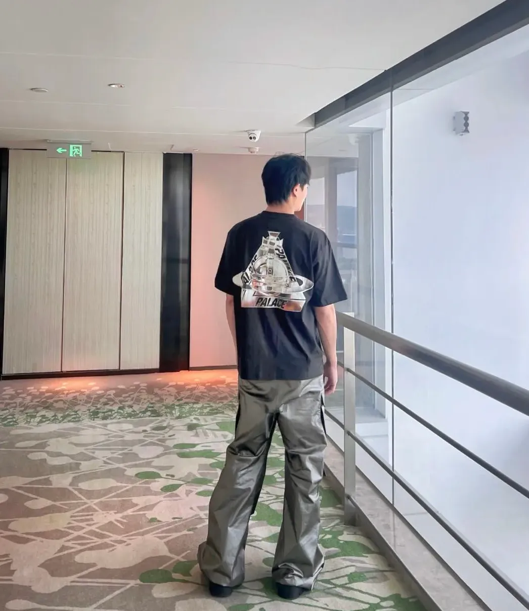 PALACE X VIVIENNE WESTWOOD TEE(VW-0001-1) PALACE X VIVIENNE WESTWOOD TEE(VW-0001-1)
