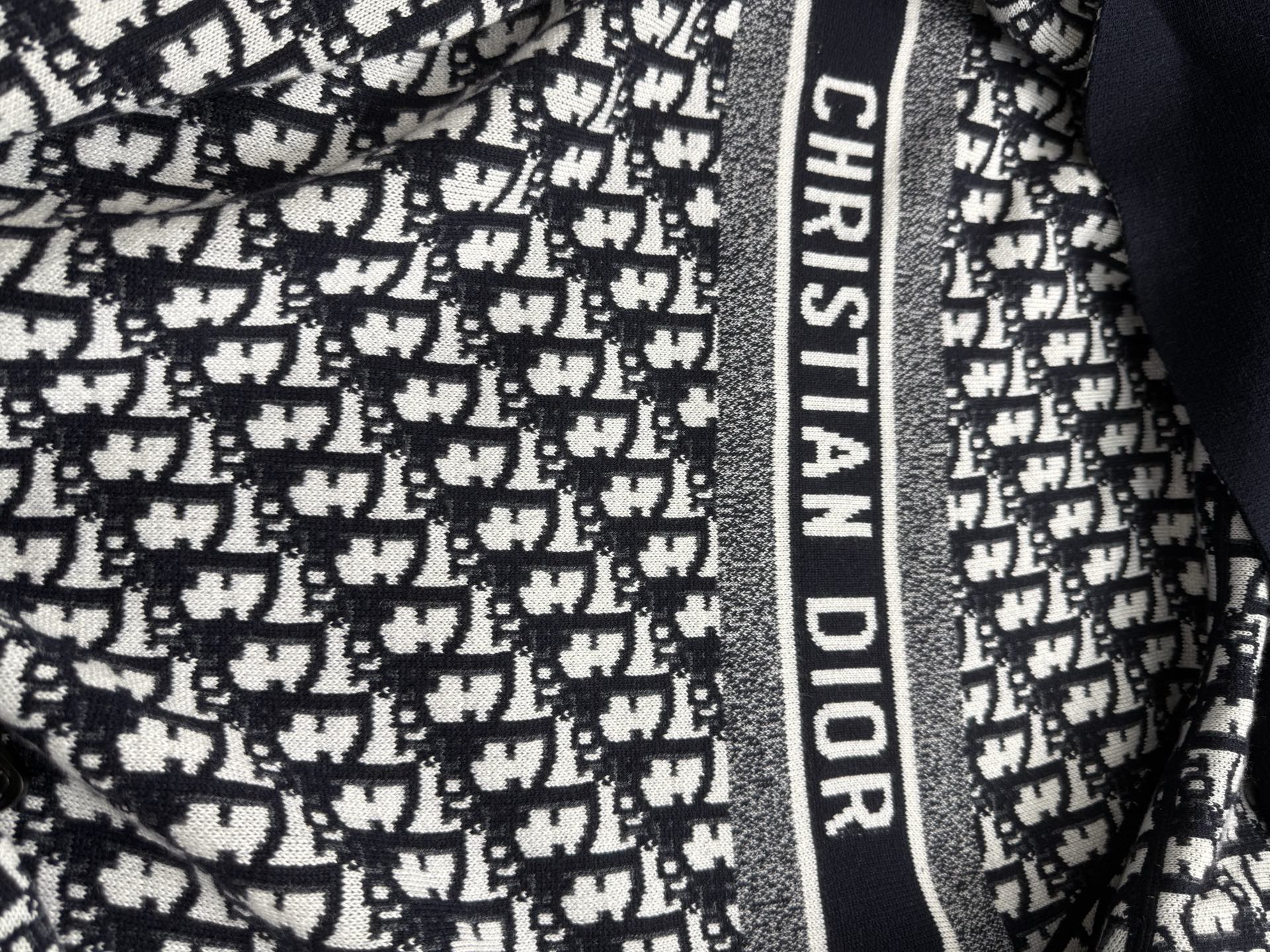 DIOR Reversible Zipped Cardigan with Hood （054G12AM055-X5820）