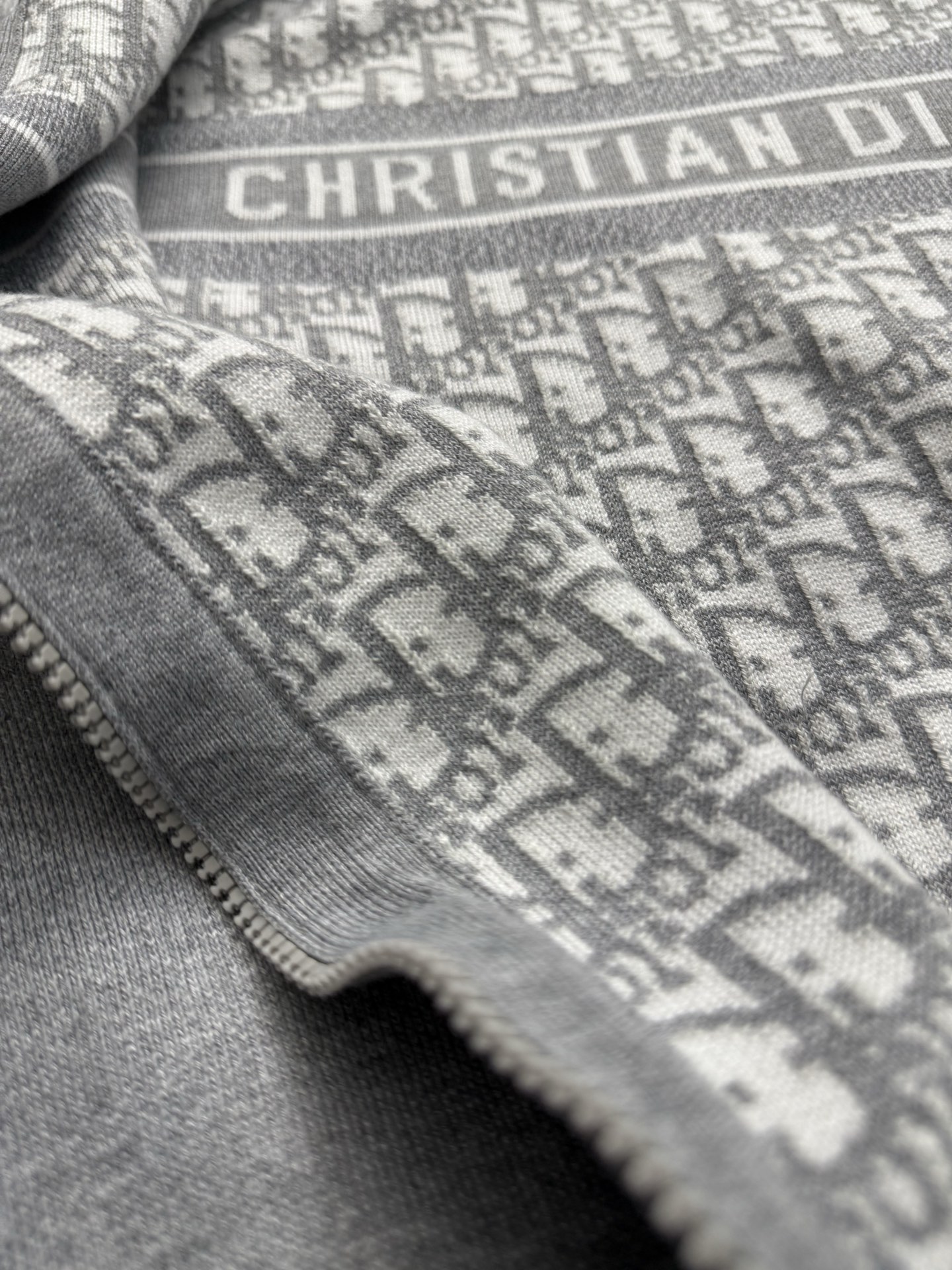 DIOR Reversible Zipped Cardigan with Hood （054G12AM055-X5820）