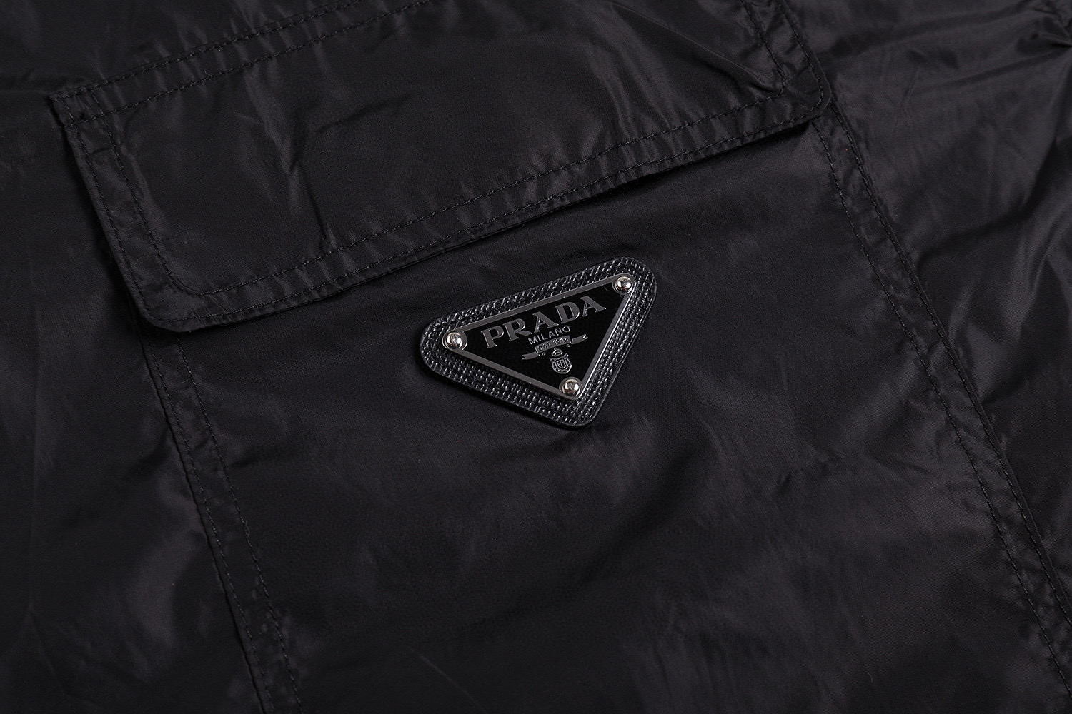 PRADA Short-sleeve light Re-Nylon shirt (SC758-1WQ9-F0002-S-OOO）