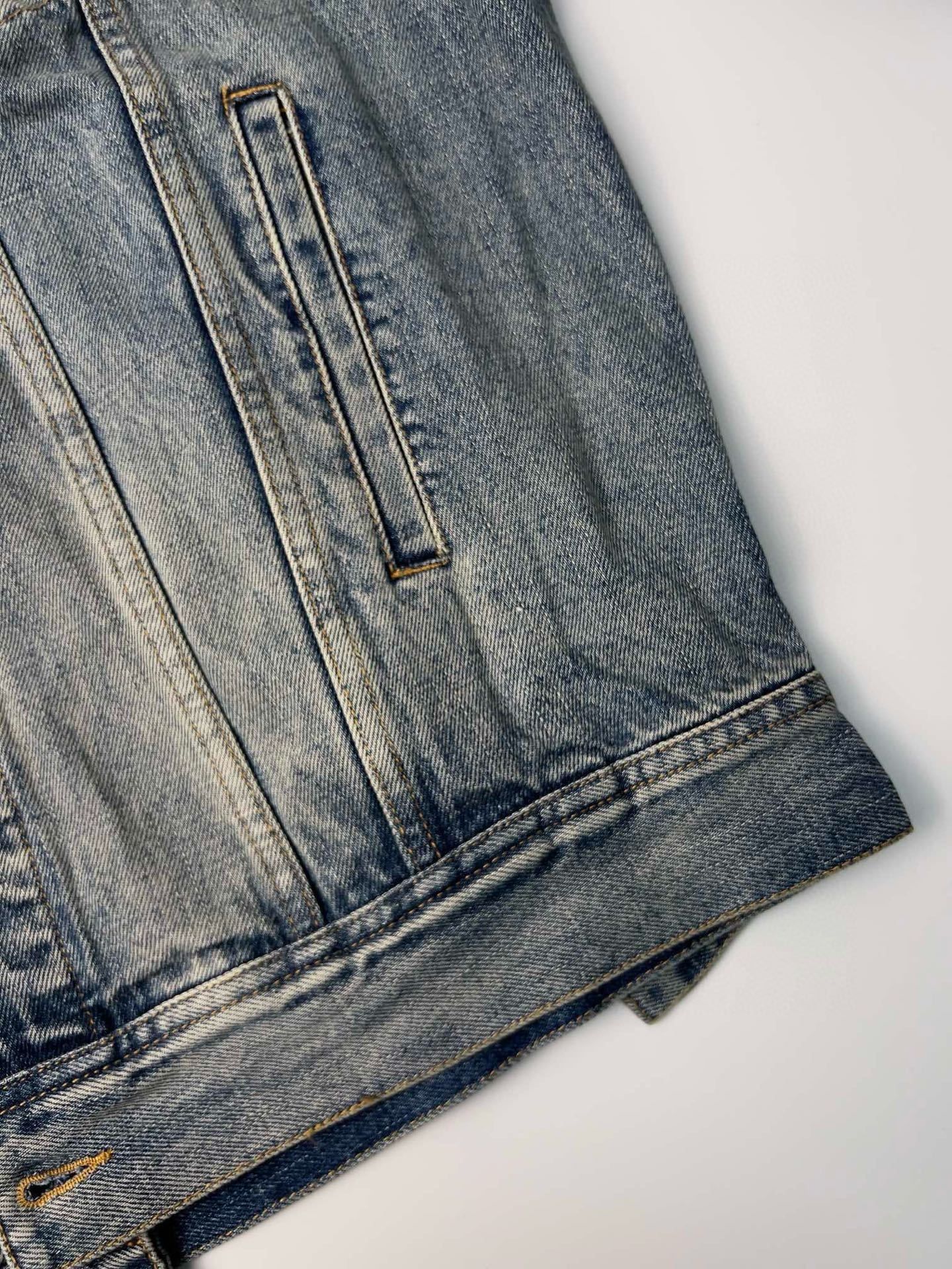 CELINE Trucker jacket / Union wash denim（2Q858930F-07UW）