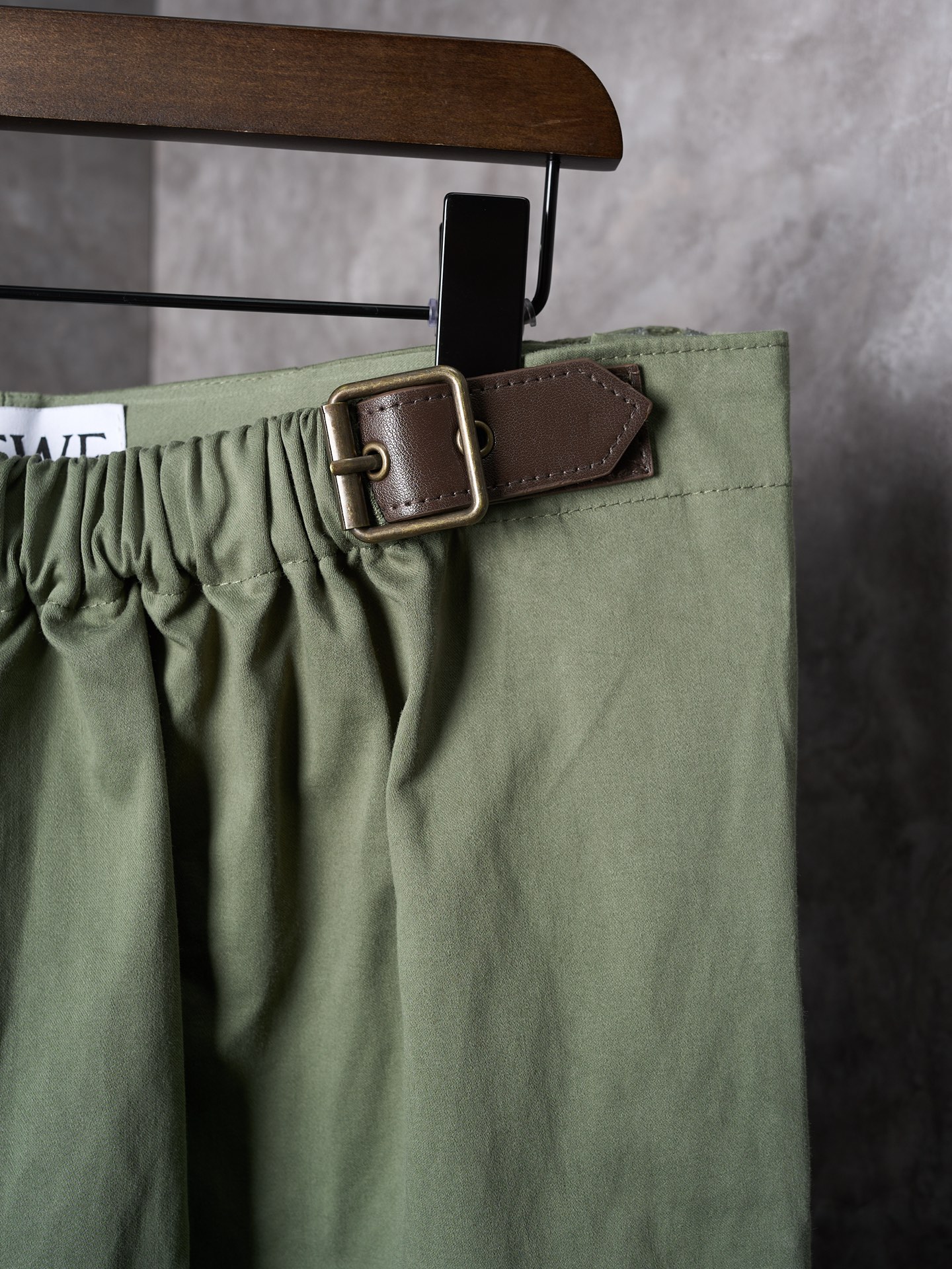 LOEWE MAN GREEN TROUSERS   (H526Y04WHI-4160）