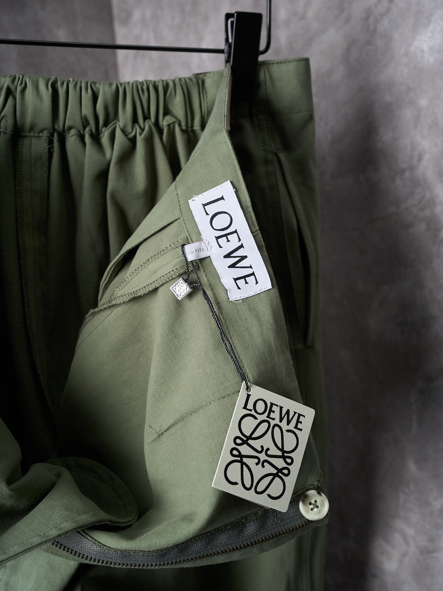 LOEWE MAN GREEN TROUSERS   (H526Y04WHI-4160）