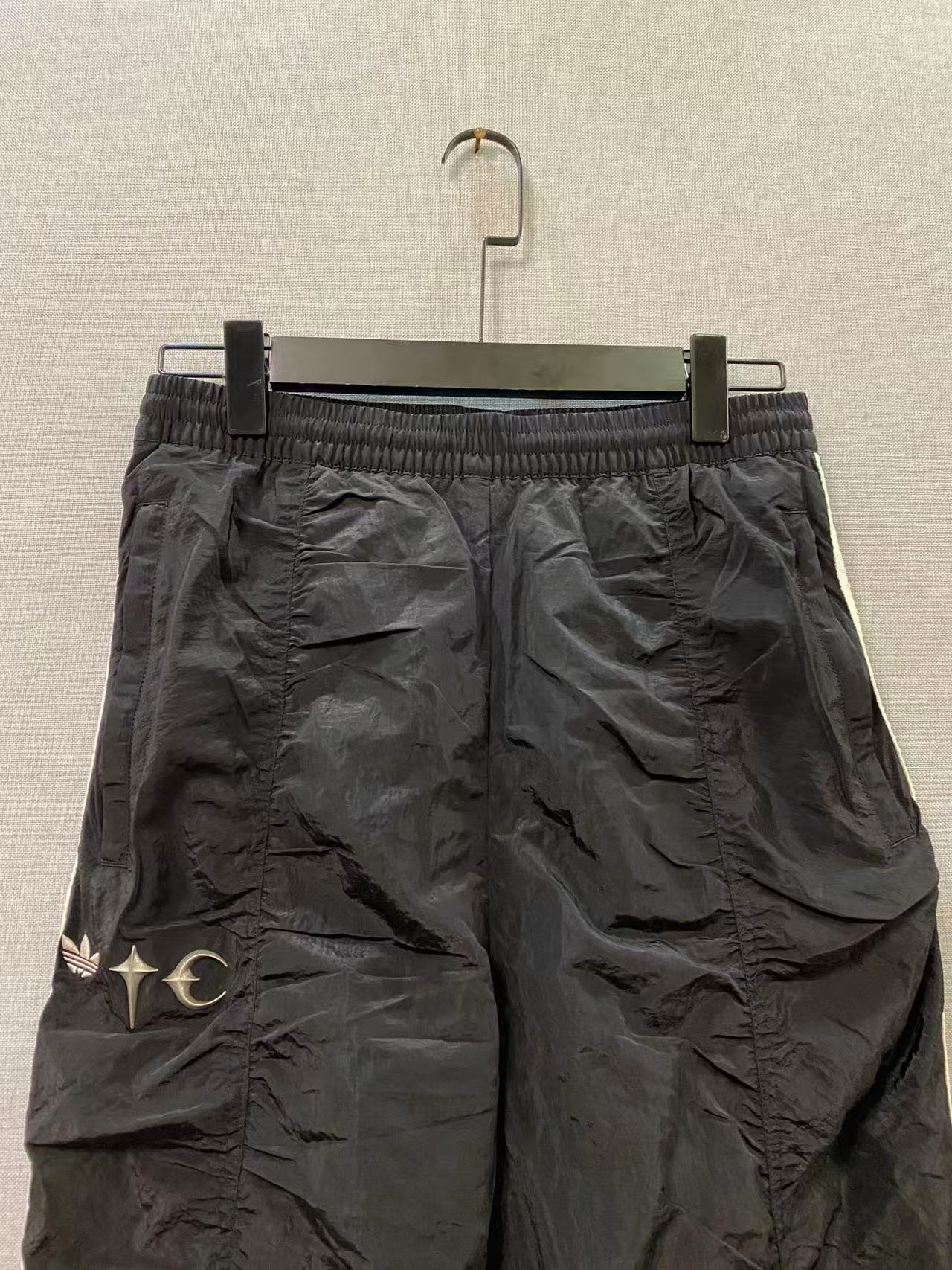 adidas x Thug Club Woven Track Pants（2KC2206）