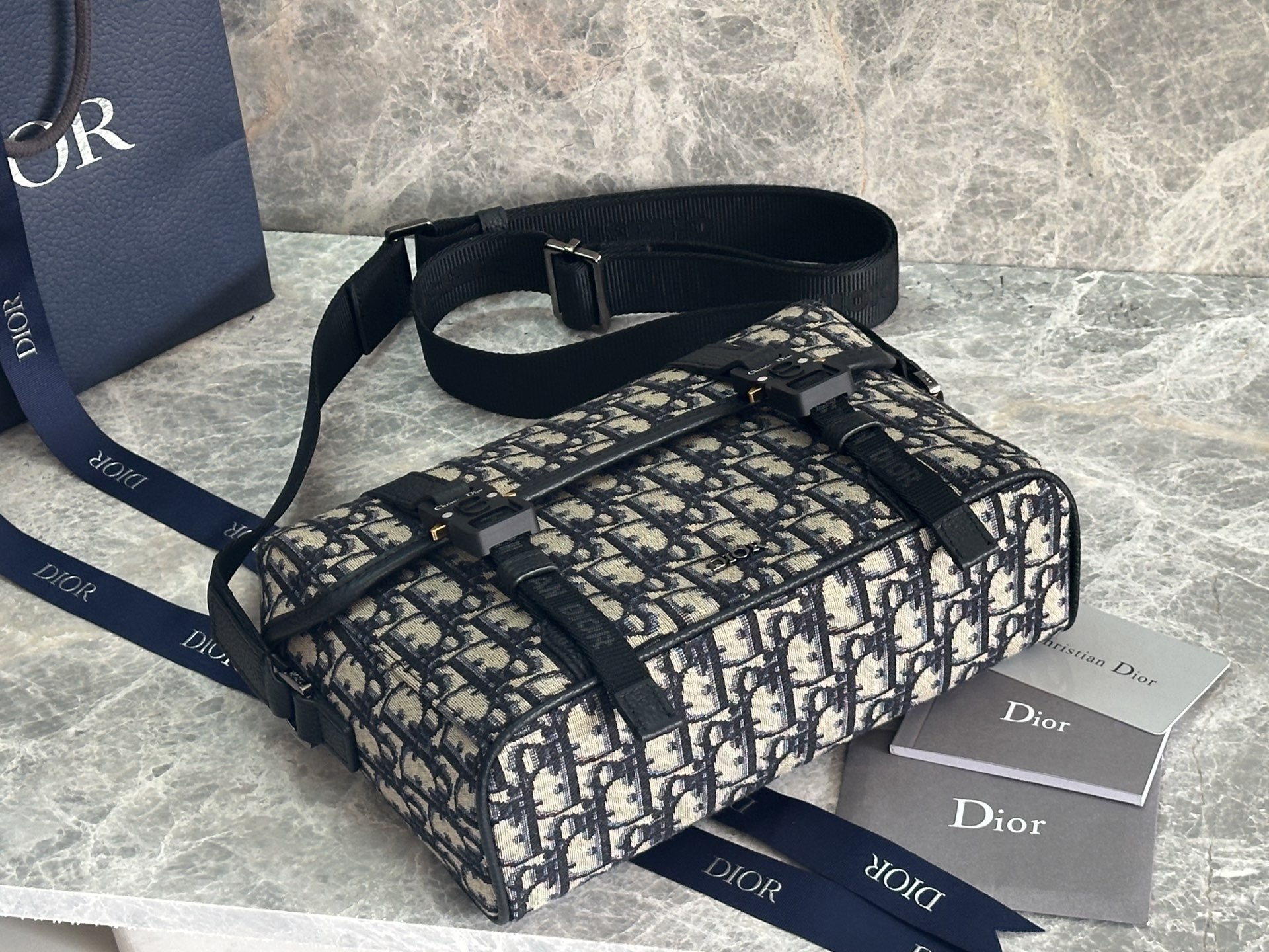 Dior Hit the Road Messenger Bag（1ESPO333YKY-H03E）