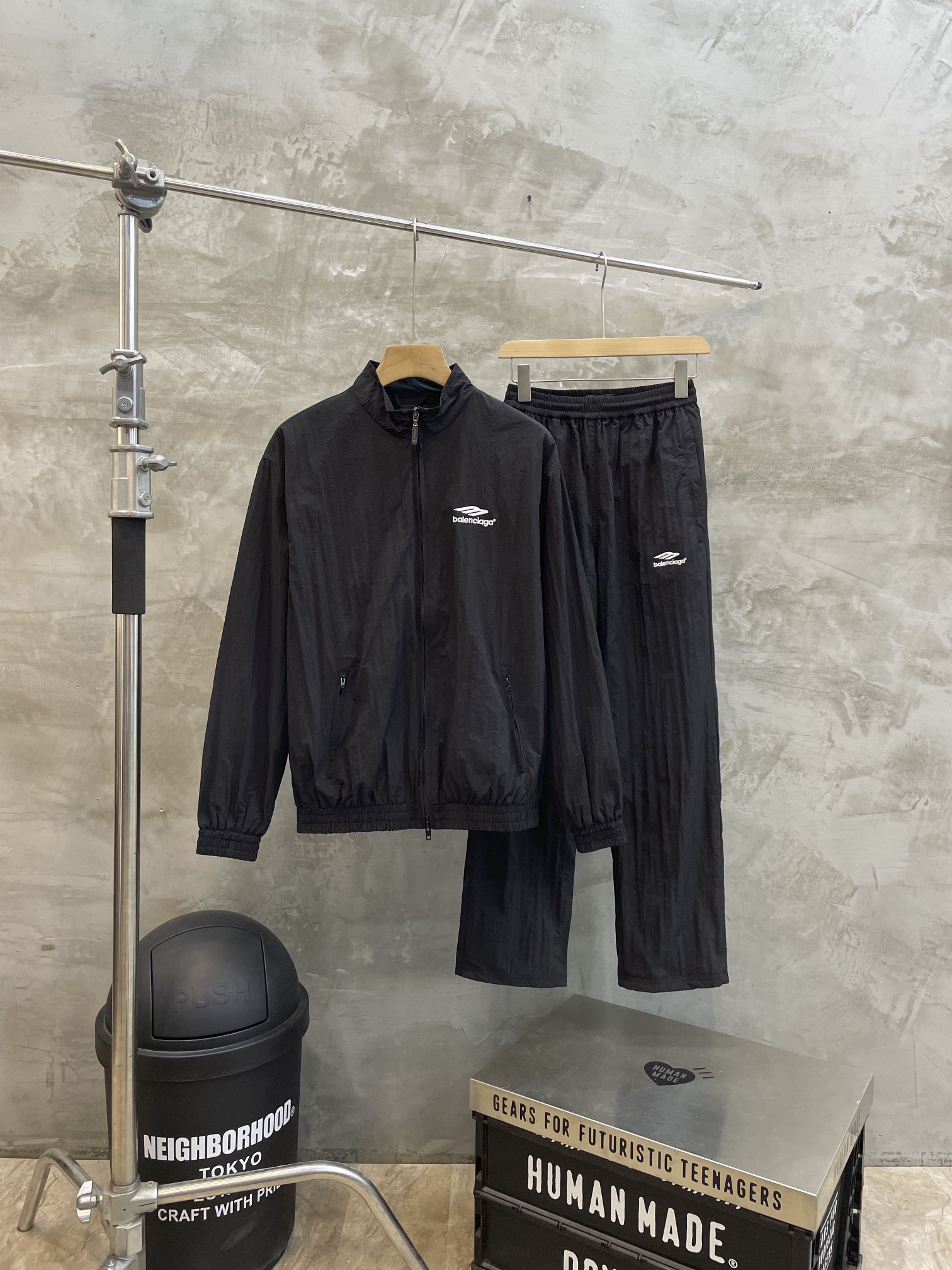 Balenciaga 3B Sports Icon Small Fit Tracksuit Jacket Black/White Logo（704505TKO481000）