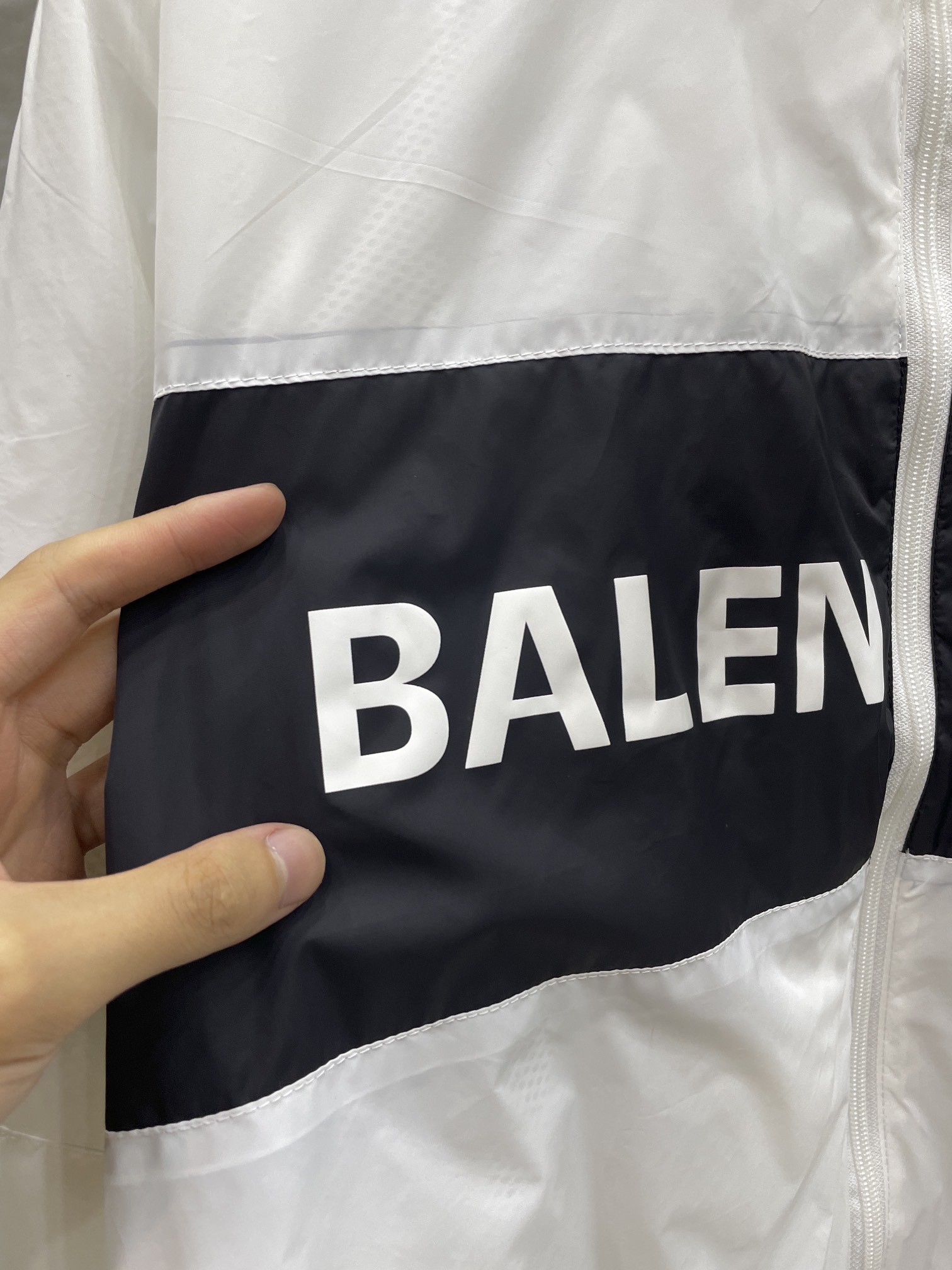Balenciaga Zip-Up Jacket  (725302TPO061000）