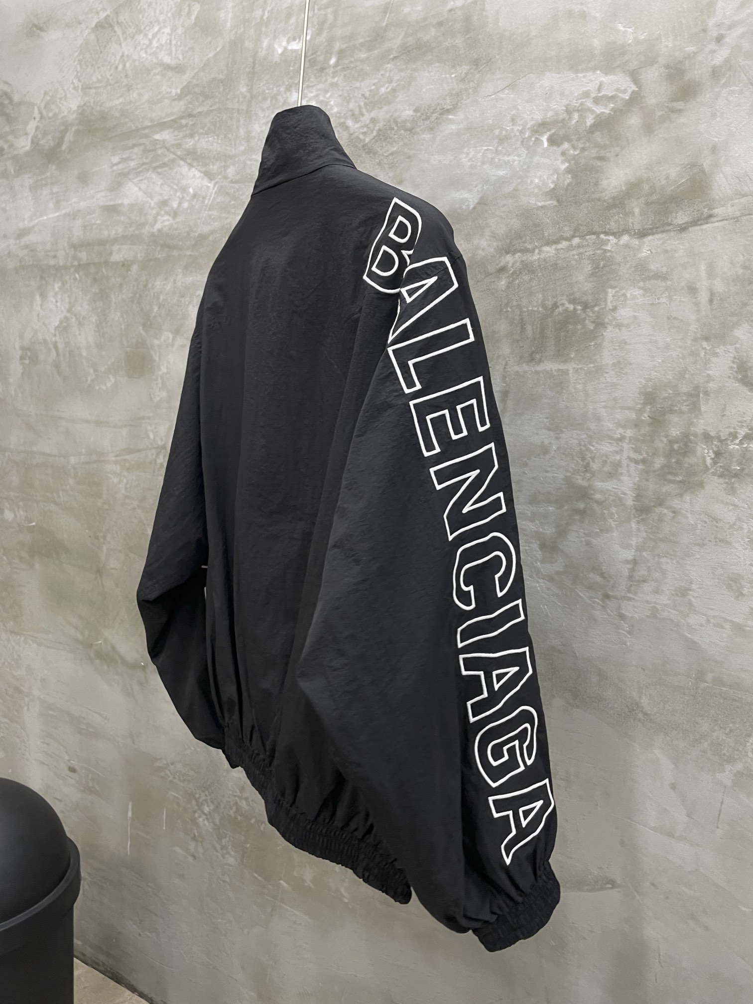 BALENCIAGA OUTLINE TRACKSUIT JACKET（768920TNO791000）