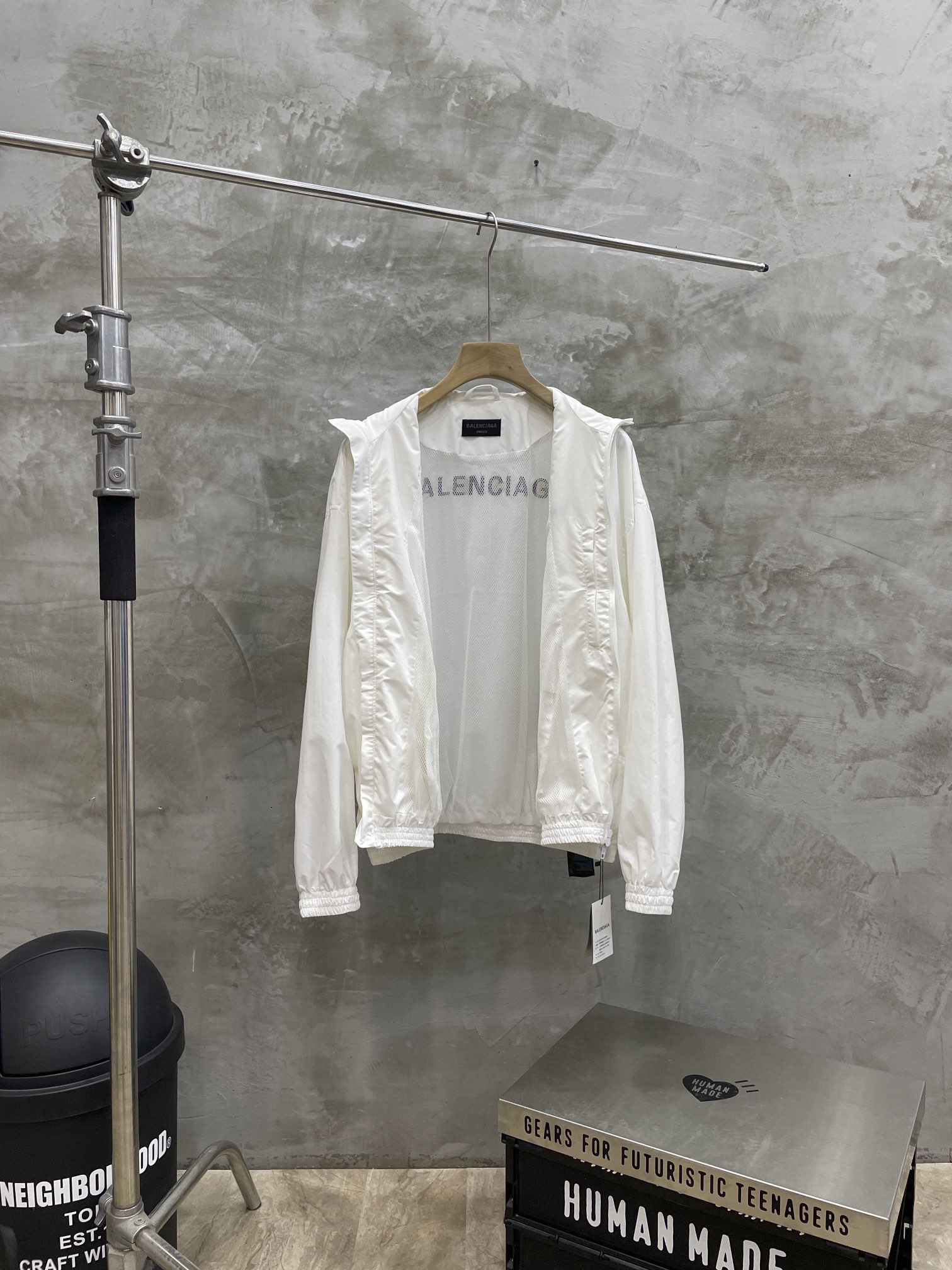 BALENCIAGAREGULAR TRACKSUIT jacket with logo (790745TPQ381000）
