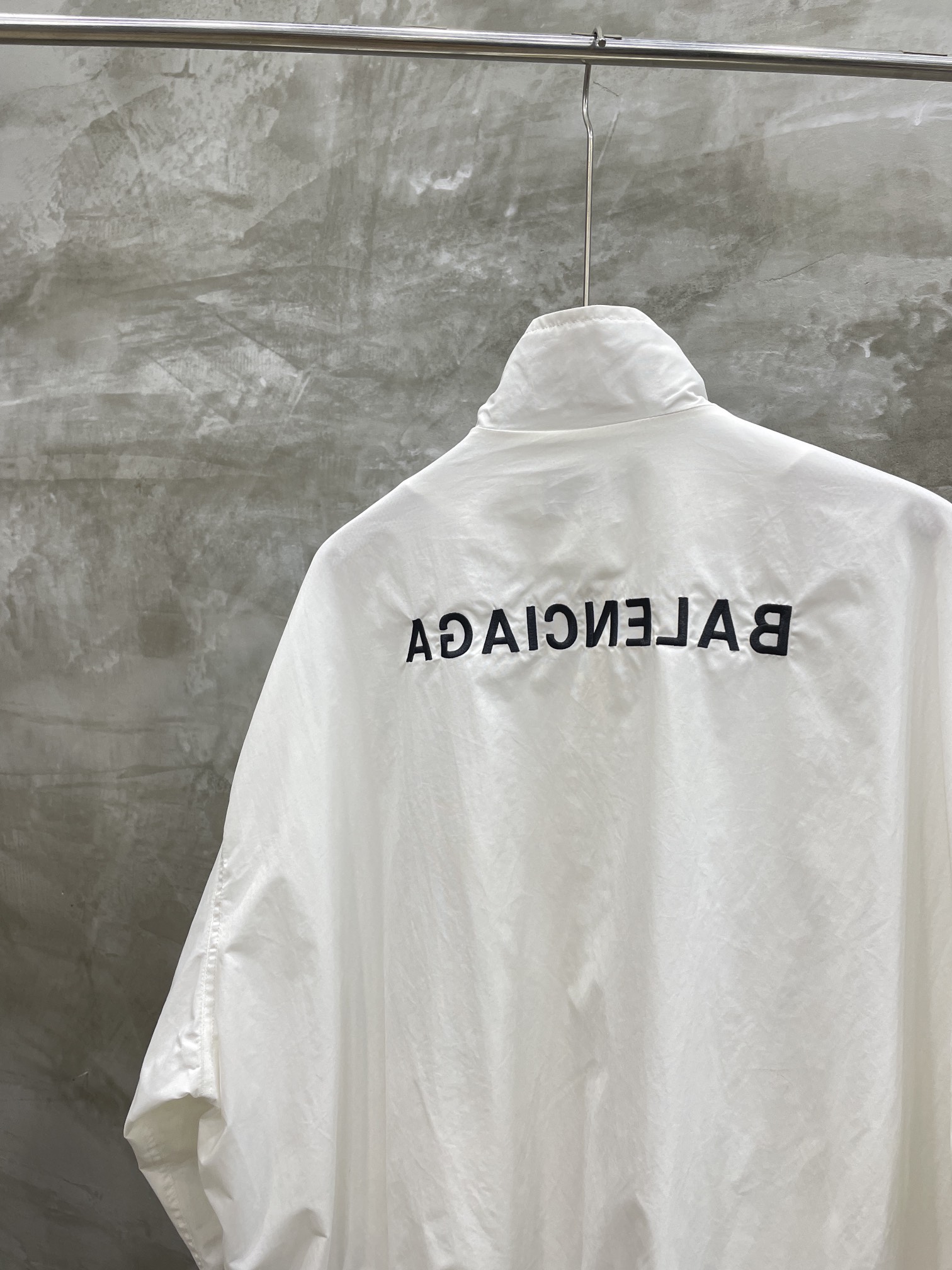 BALENCIAGAREGULAR TRACKSUIT jacket with logo (790745TPQ381000）