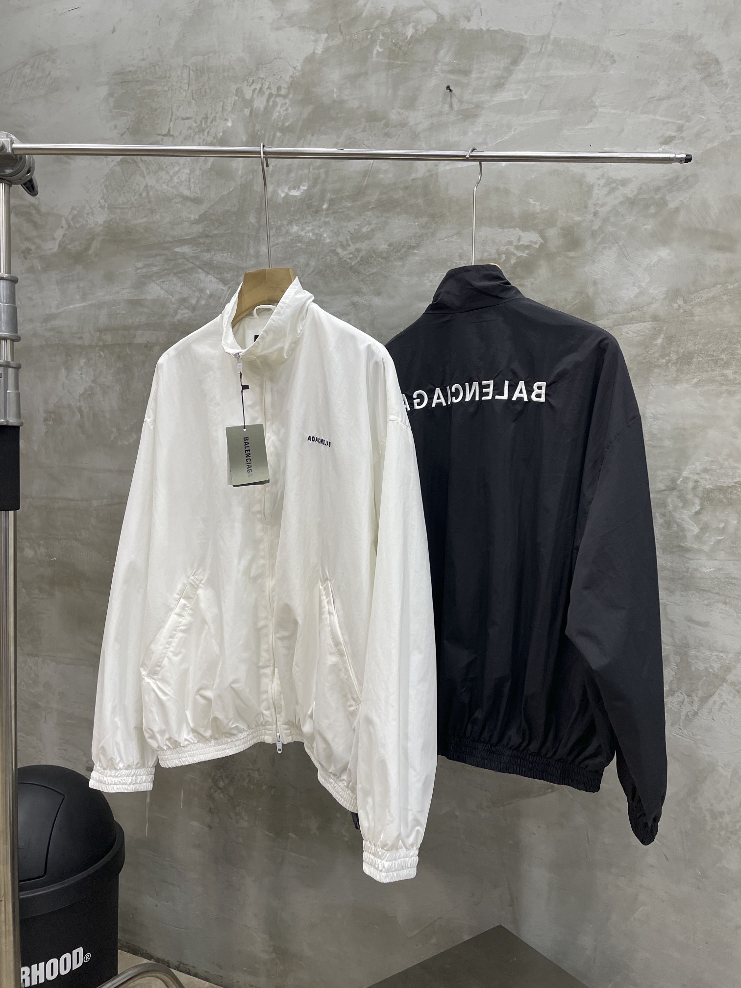 BALENCIAGAREGULAR TRACKSUIT jacket with logo (790745TPQ381000）