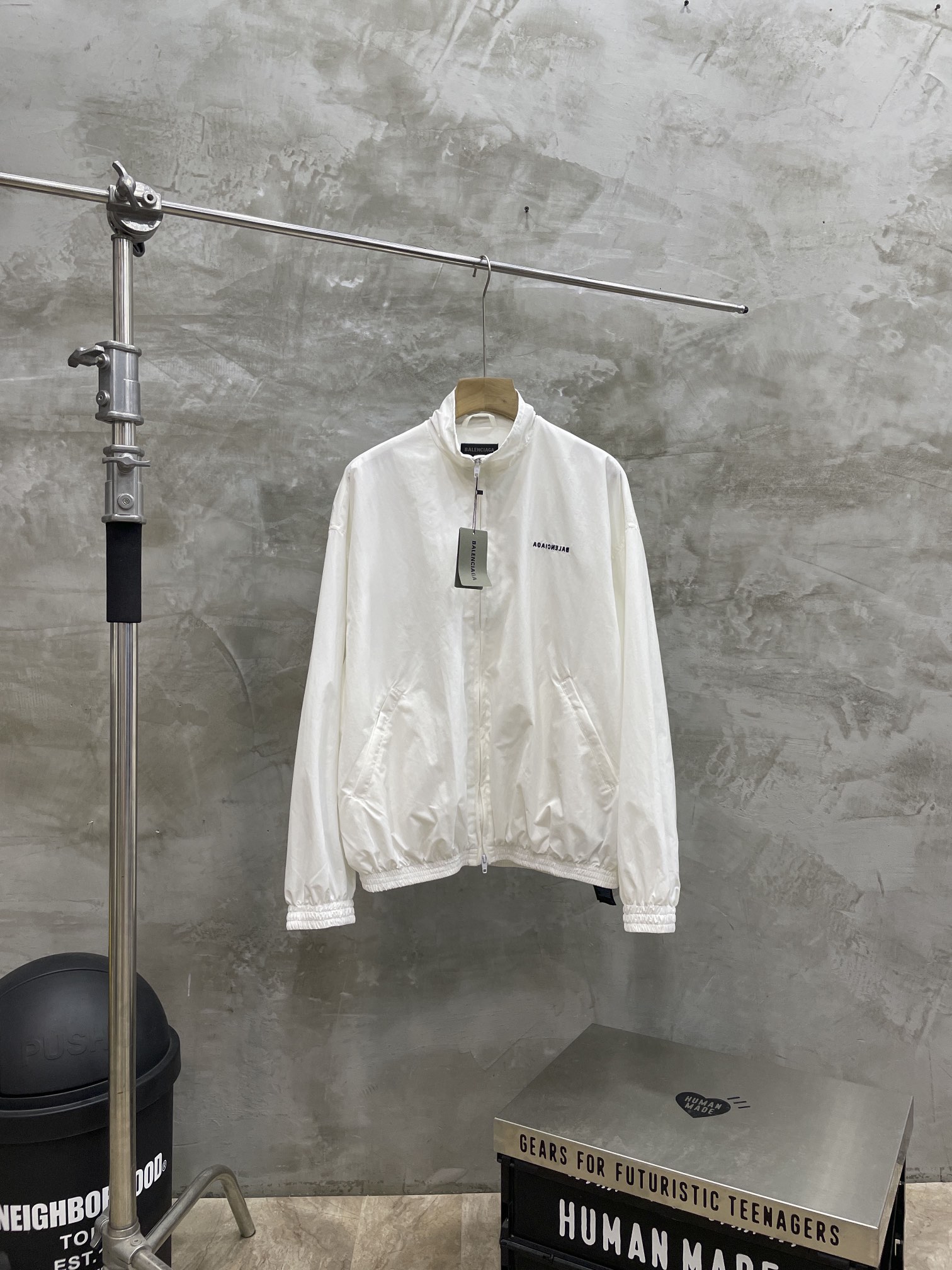 BALENCIAGAREGULAR TRACKSUIT jacket with logo (790745TPQ381000）