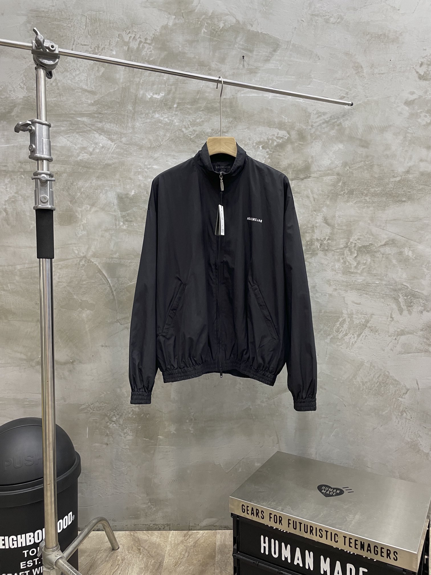 BALENCIAGAREGULAR TRACKSUIT jacket with logo (790745TPQ381000）