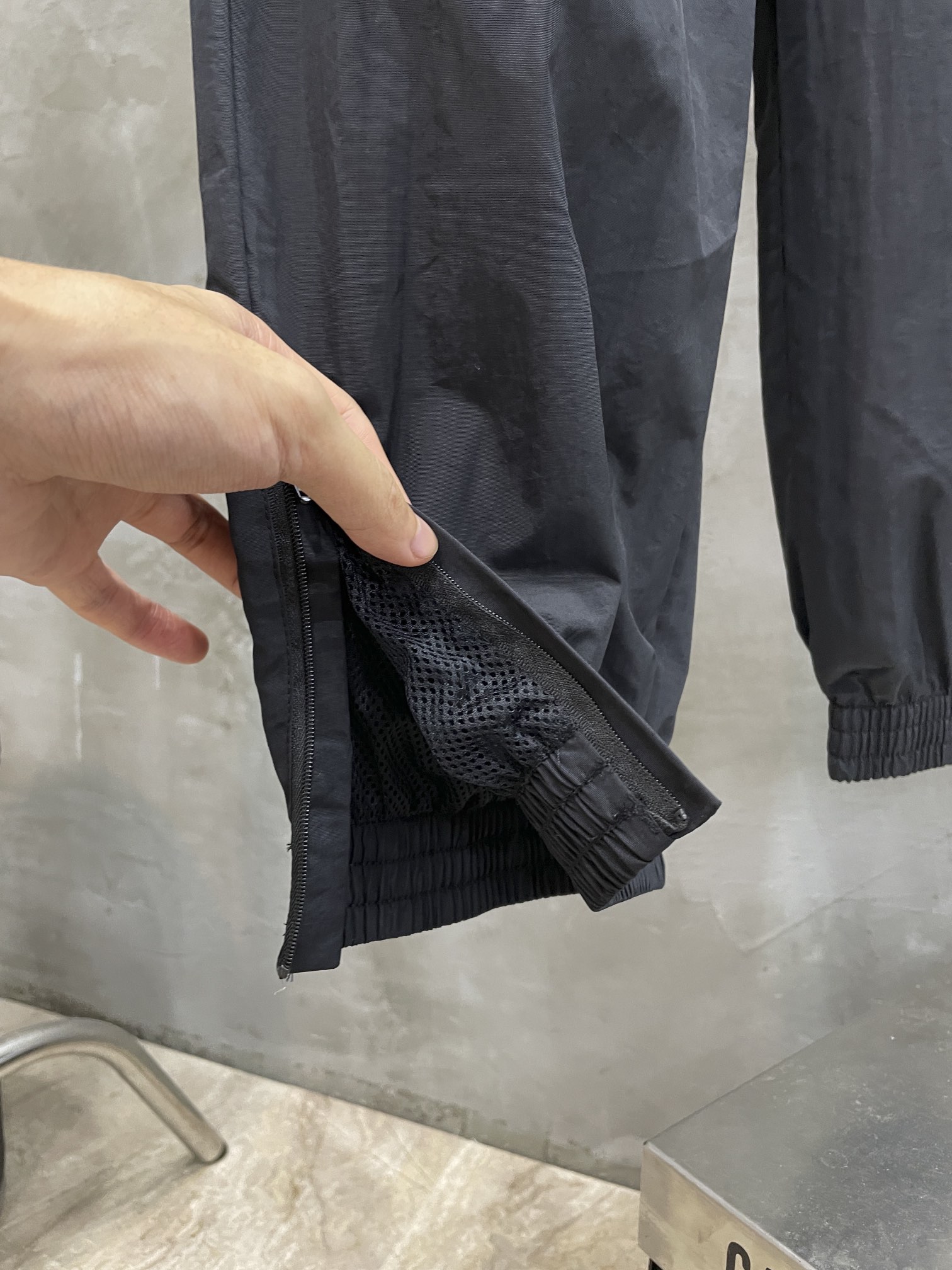 BALENCIAGA TRACKSUIT regular fit trousers (791061TPQ381000）