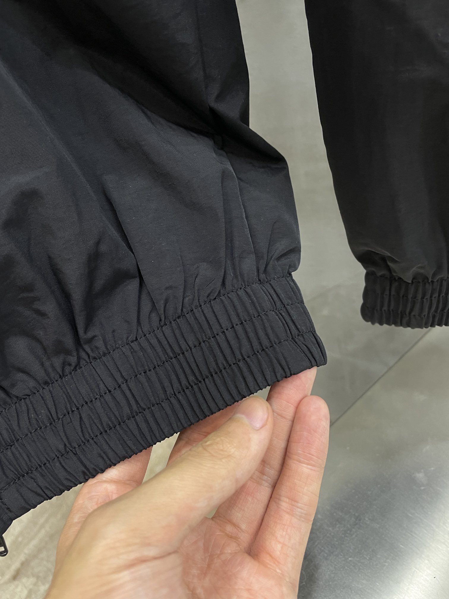 BALENCIAGA TRACKSUIT regular fit trousers (791061TPQ381000）