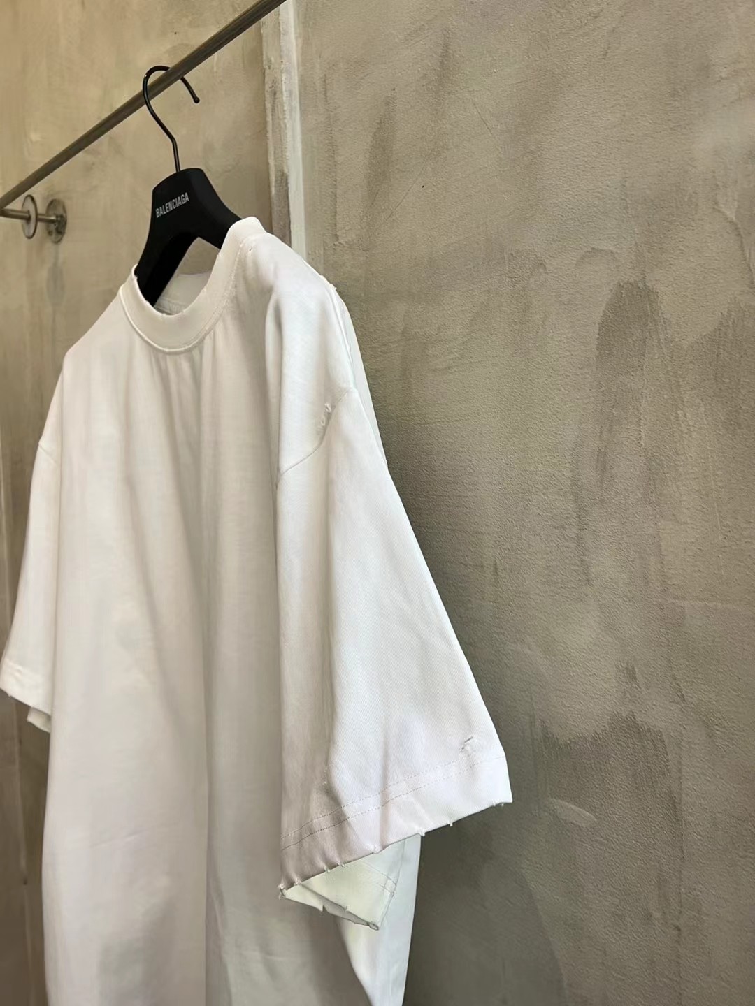 Balenciaga Logo Print Distressed Oversized T-Shirt（787349TRVT9-1041）