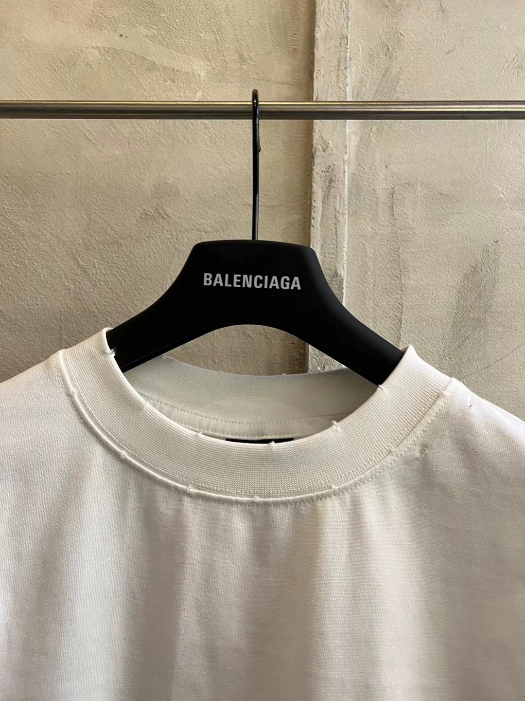 Balenciaga Logo Print Distressed Oversized T-Shirt（787349TRVT9-1041）
