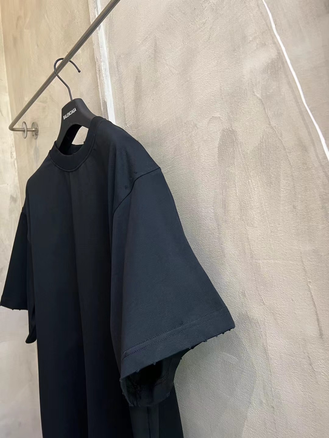 Balenciaga Logo Print Distressed Oversized T-Shirt（787349TRVT9-1041）