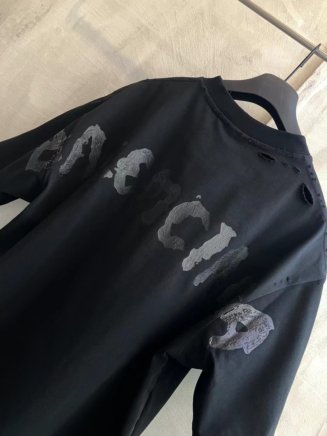 Balenciaga Logo Print Distressed Oversized T-Shirt（787349TRVT9-1041）