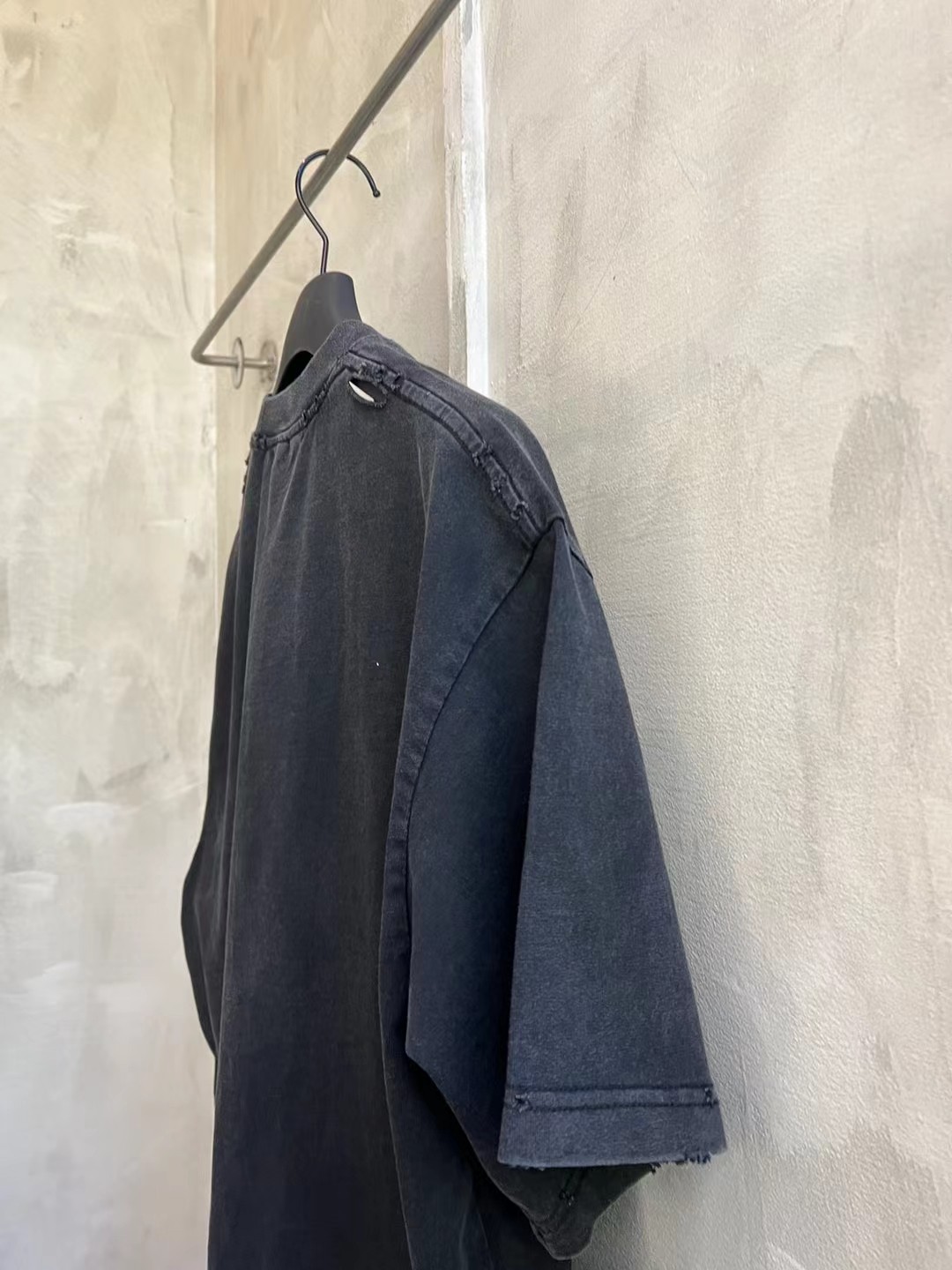 BALENCIAGA SAFETY PINS oversized logo（787349TRVK41041）