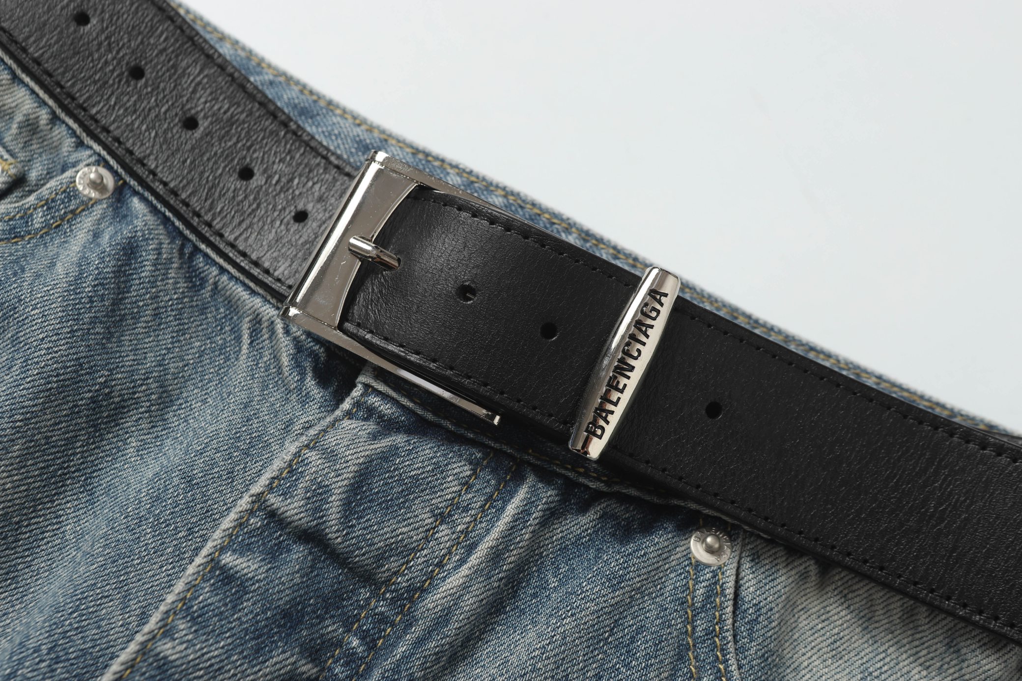 BALENCIAGA*Selvedge organic denim pants with integrated belt（794217TQW556379）