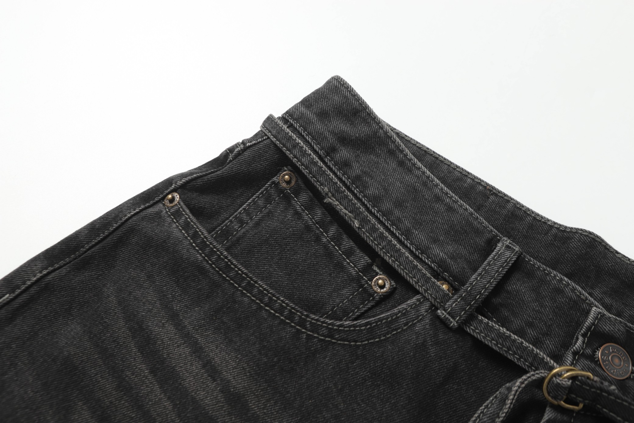 Acne Studios Mid Rise Wide Leg Denim Shorts (A00379-M03）