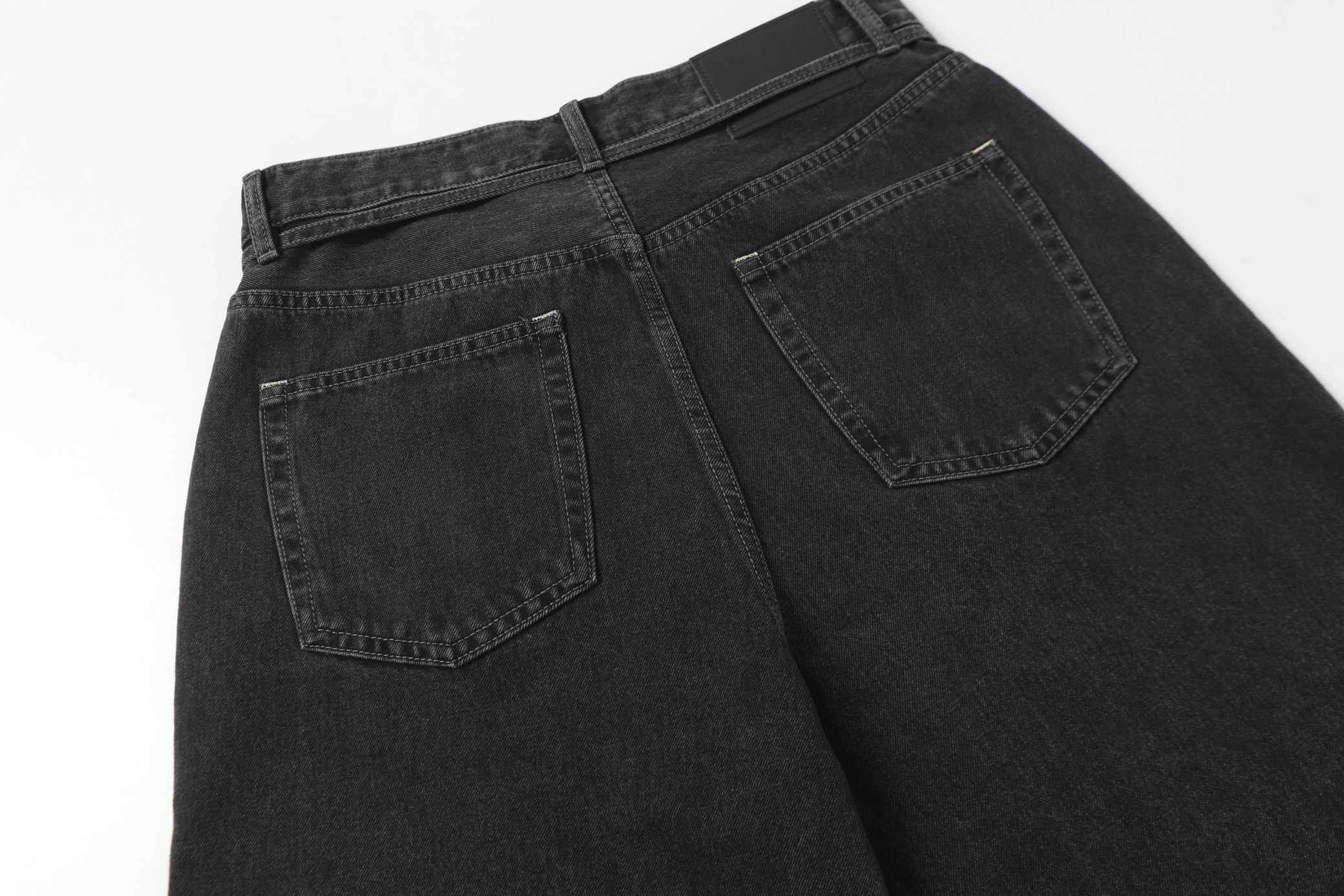 Acne Studios Mid Rise Wide Leg Denim Shorts (A00379-M03）