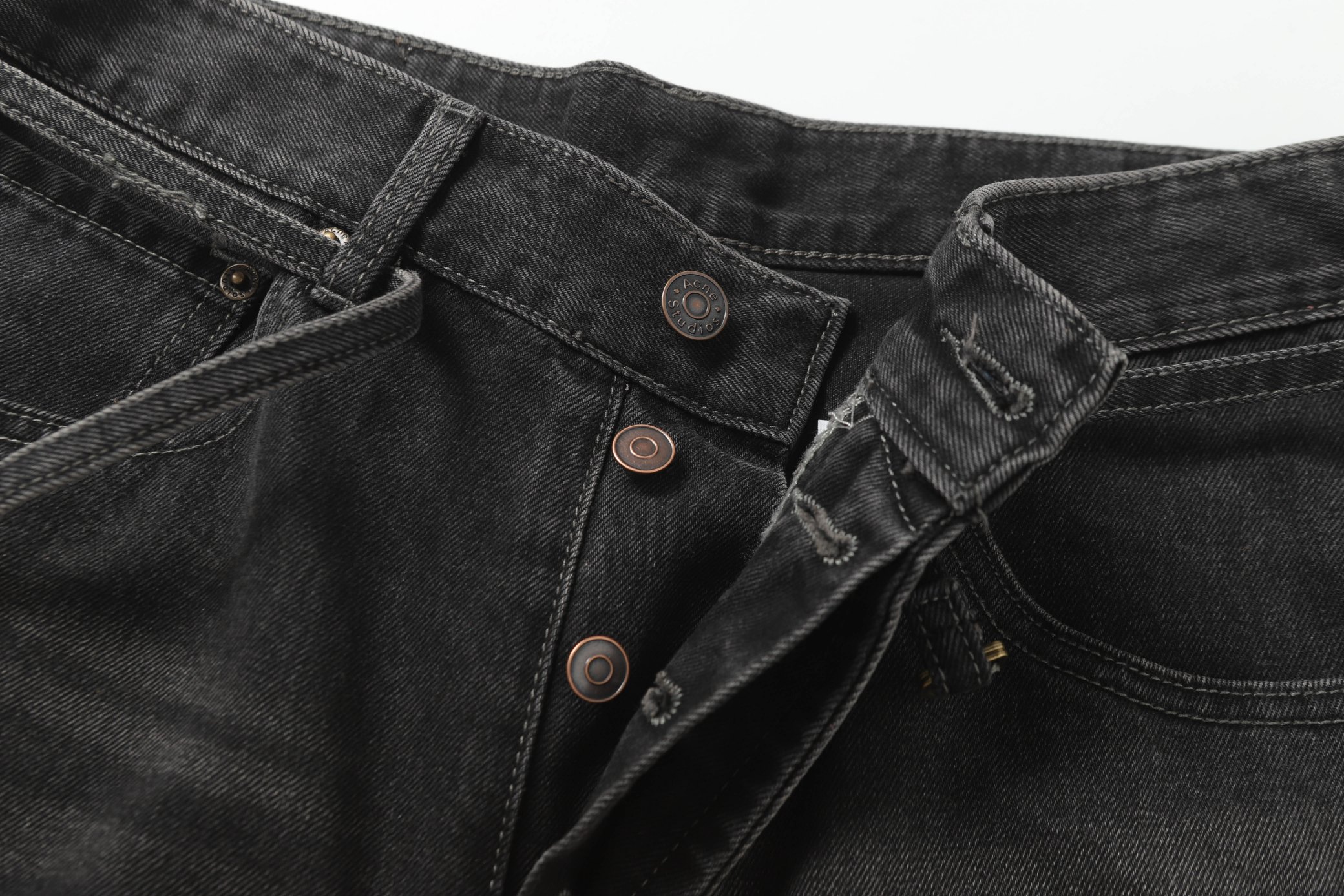 Acne Studios Mid Rise Wide Leg Denim Shorts (A00379-M03）