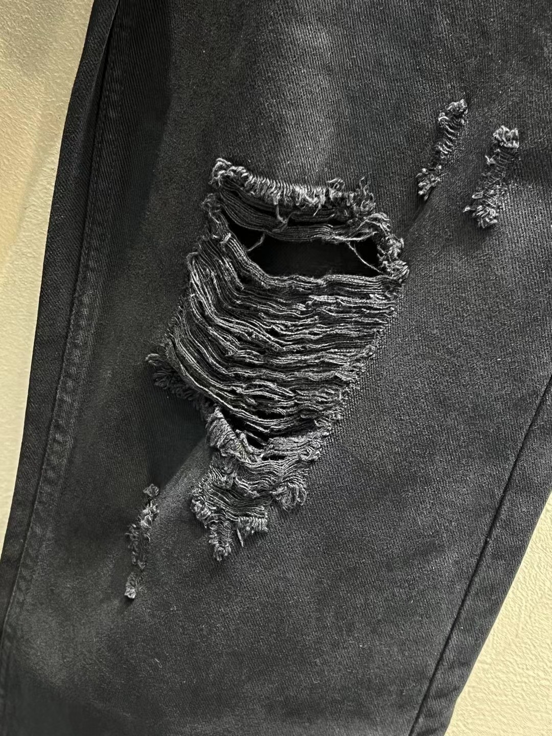 BALENCIAGA Ripped Medium Fit Pants（745151TNW111672）