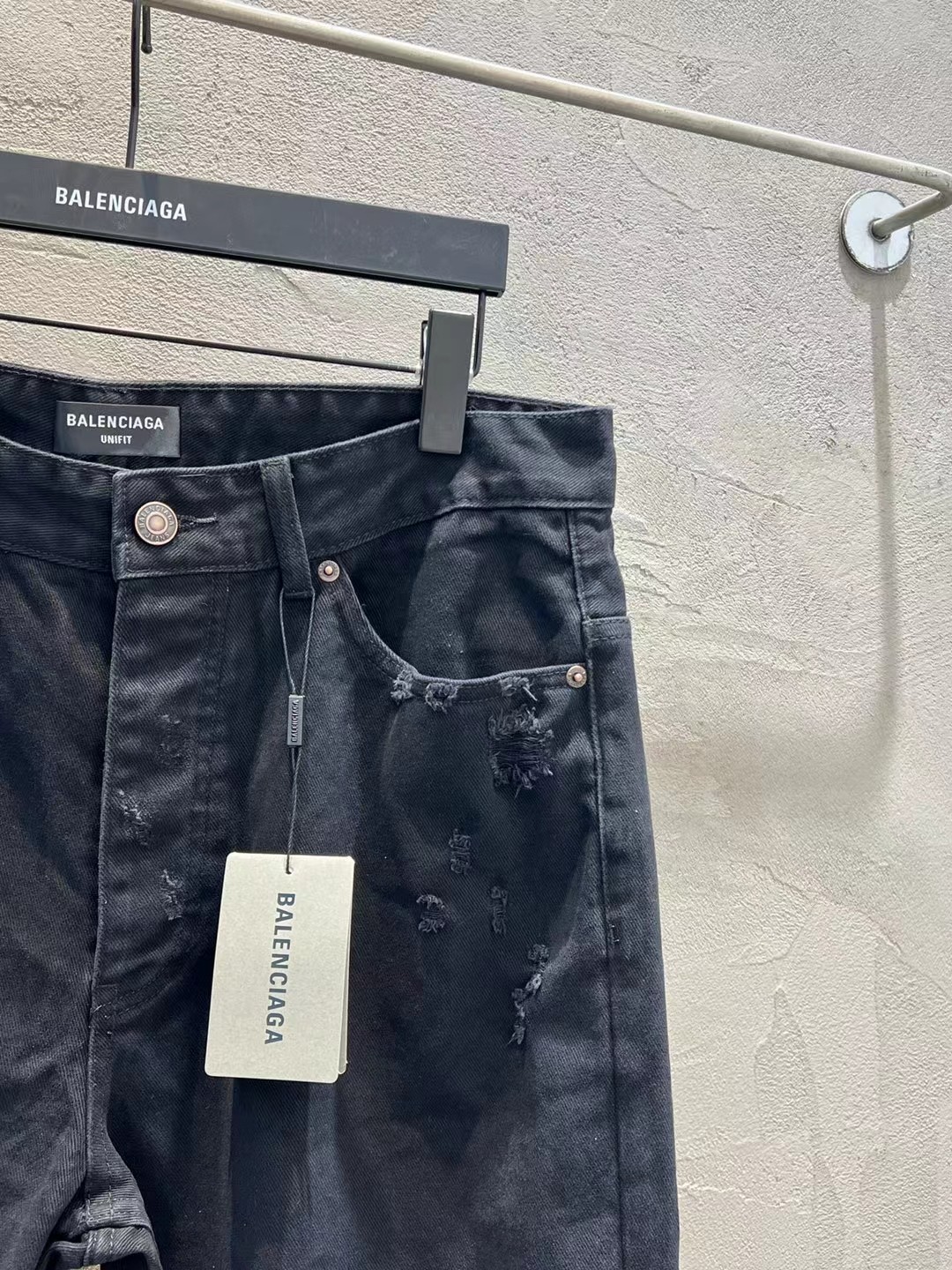 BALENCIAGA Ripped Medium Fit Pants（745151TNW111672）