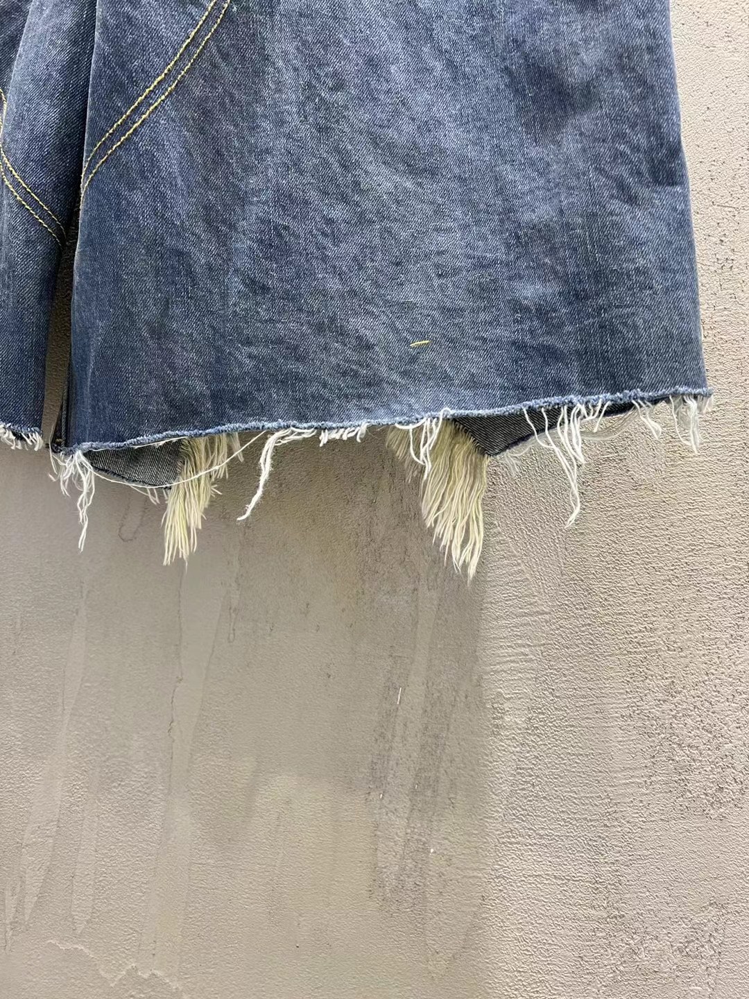 BALENCIAGA Men's Distressed Baggy Shorts "Blue"（831689TSW714011）