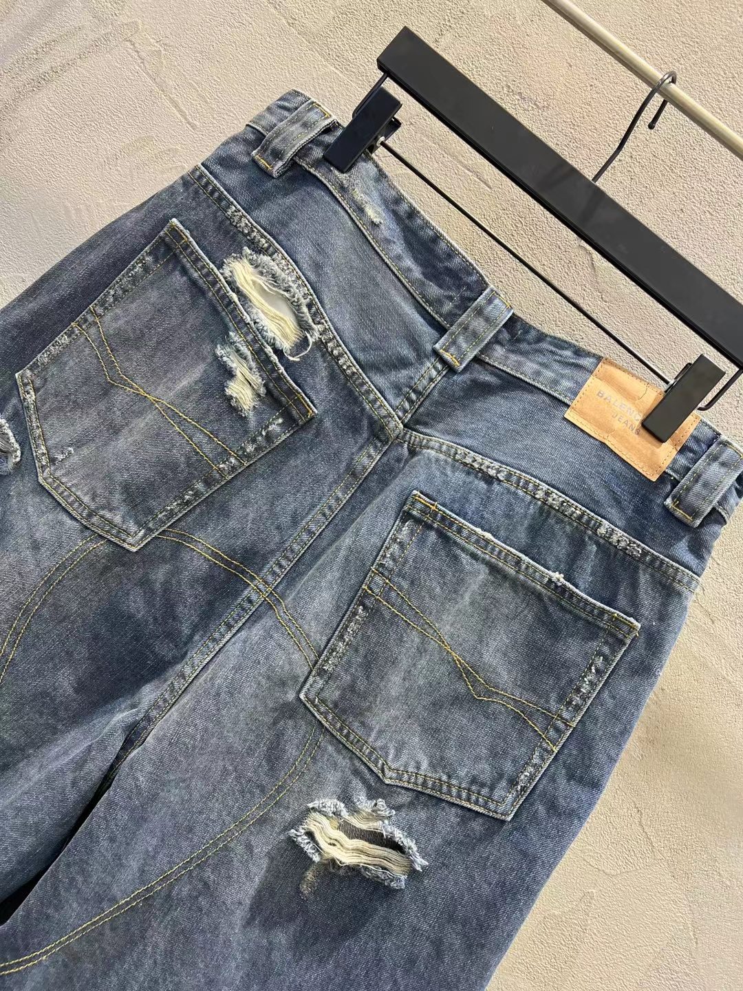 BALENCIAGA Men's Distressed Baggy Shorts "Blue"（831689TSW714011）