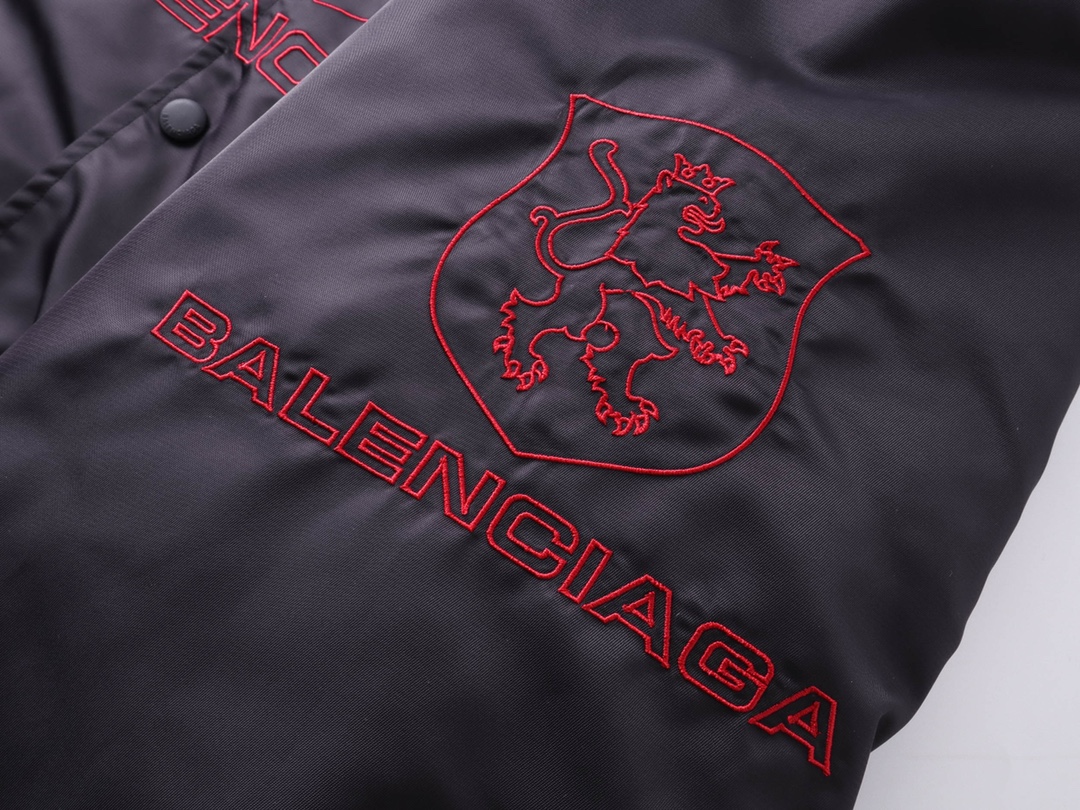 BALENCIAGA Men's Lion Club Varsity Jacket in Black（814123TRO511000）