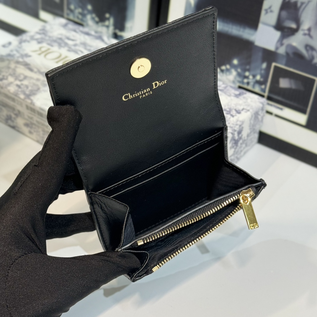 Dior Caro Cannage Bifold Coin Case in Black Leather（S5132UWHC-M900）