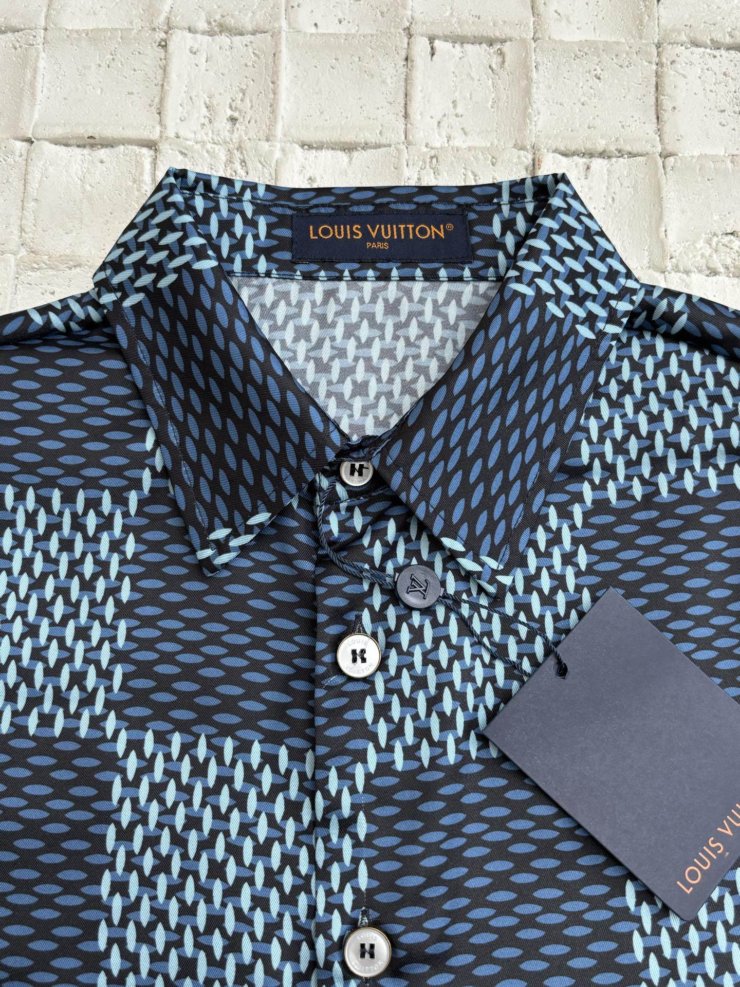 LOUIS VUITTON Damier silk shirt（1AHVXV）